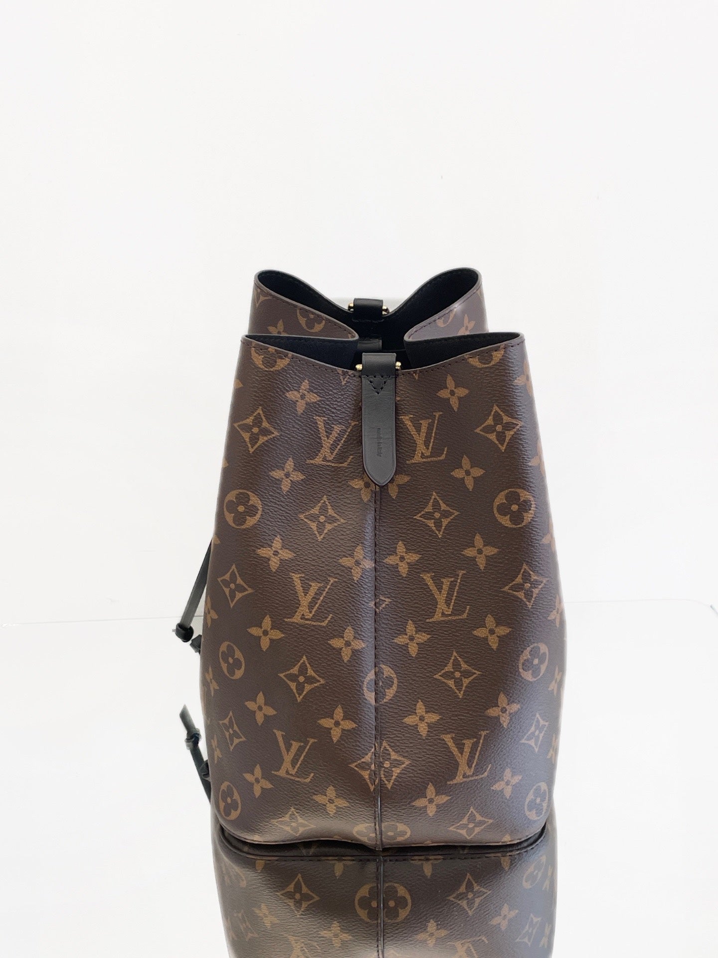 Louis Vuitton - NeoNoe MM - Monogram coated canvas with leather trim - Brown - (medium)