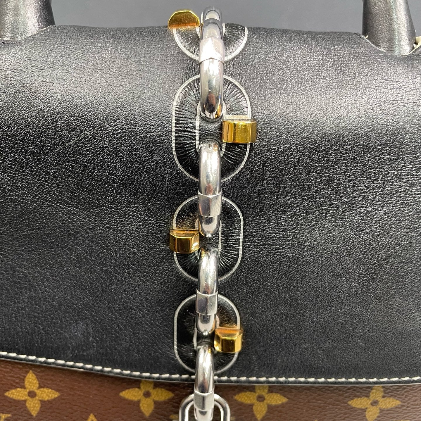 Louis Vuitton - Chain It Messenger PM - Monogram coated canvas and black smooth leather - Multicolour - (mini)