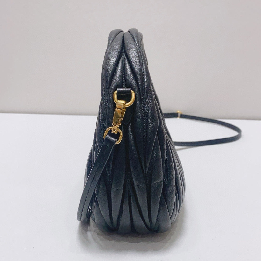 Miu Miu - Matelassé Hobo Bag - Lambskin leather - Black - (mini)