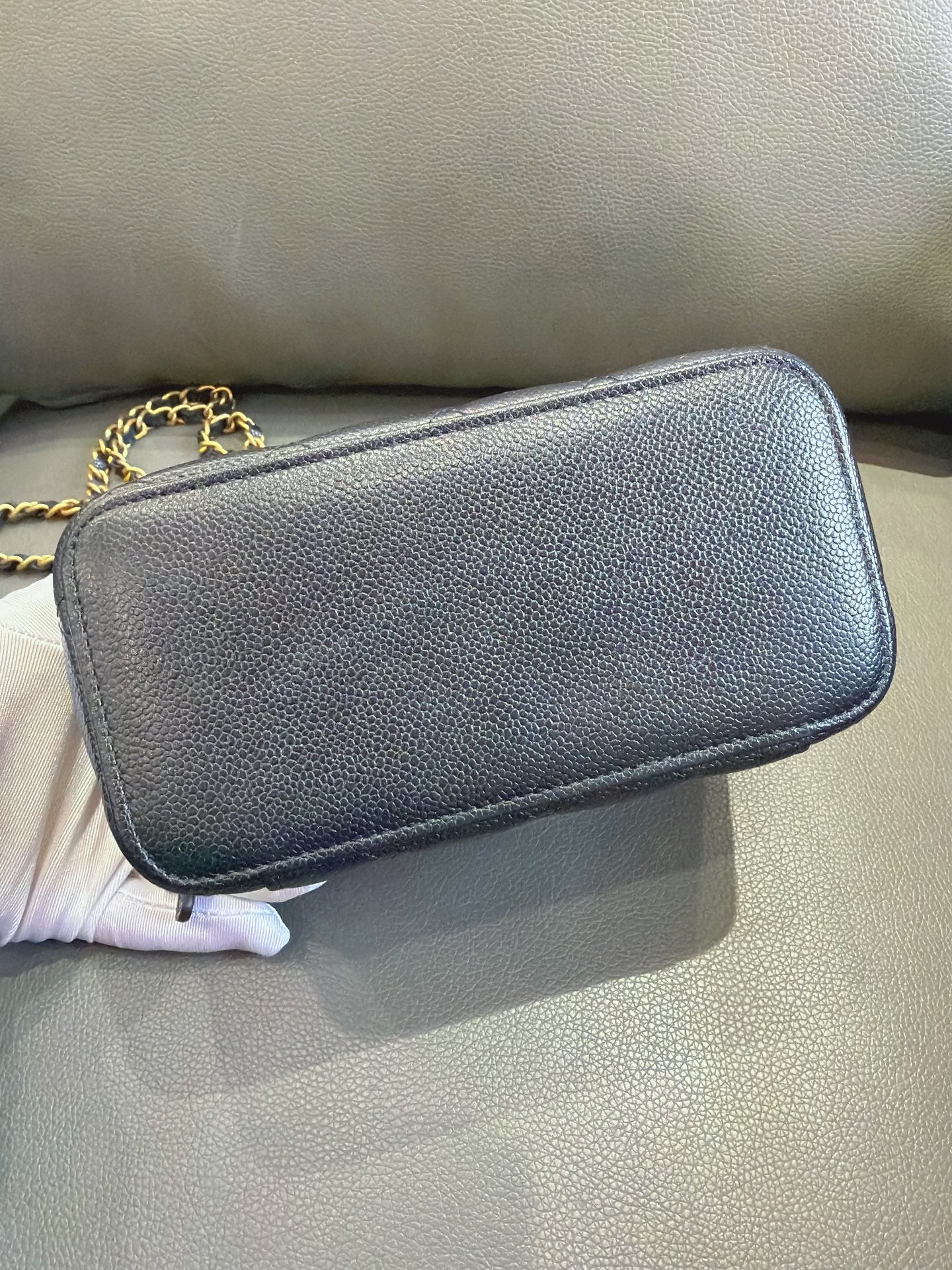 Chanel - 22S Vanity Case with Top Handle - Caviar leather - Black - (mini)