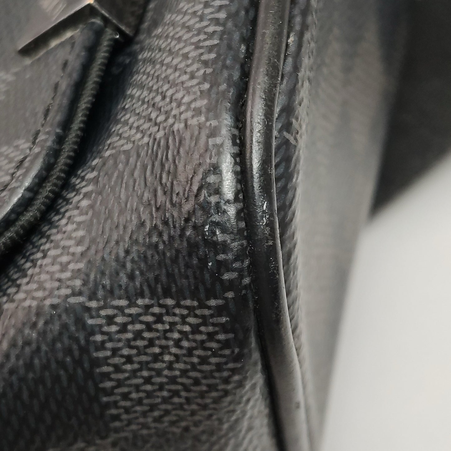 Louis Vuitton - District PM Messenger Bag - Damier Graphite canvas with leather trim - Grey - (small)