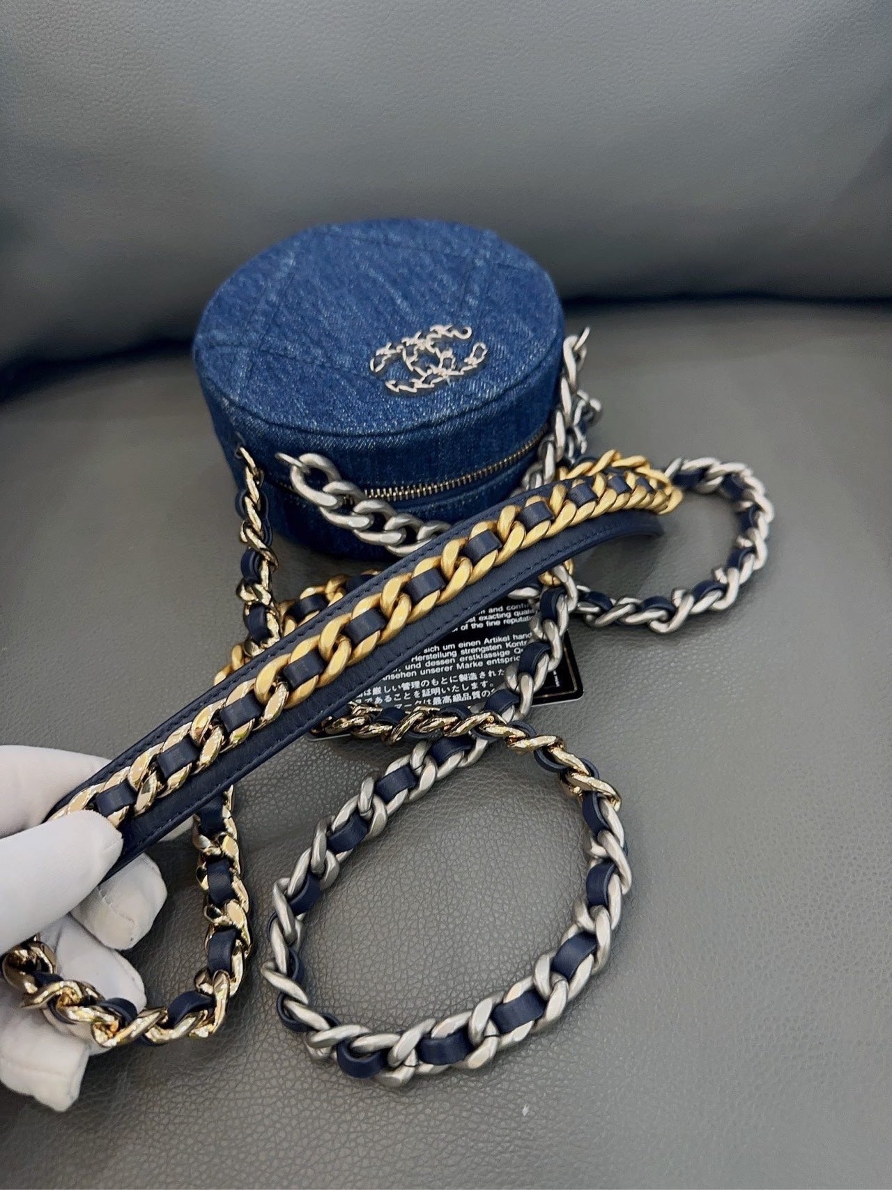 Chanel - Denim Round Coin Purse - Denim fabric with leather trim - Deep Blue with Mixed-Tone Hardware - (Mini)
