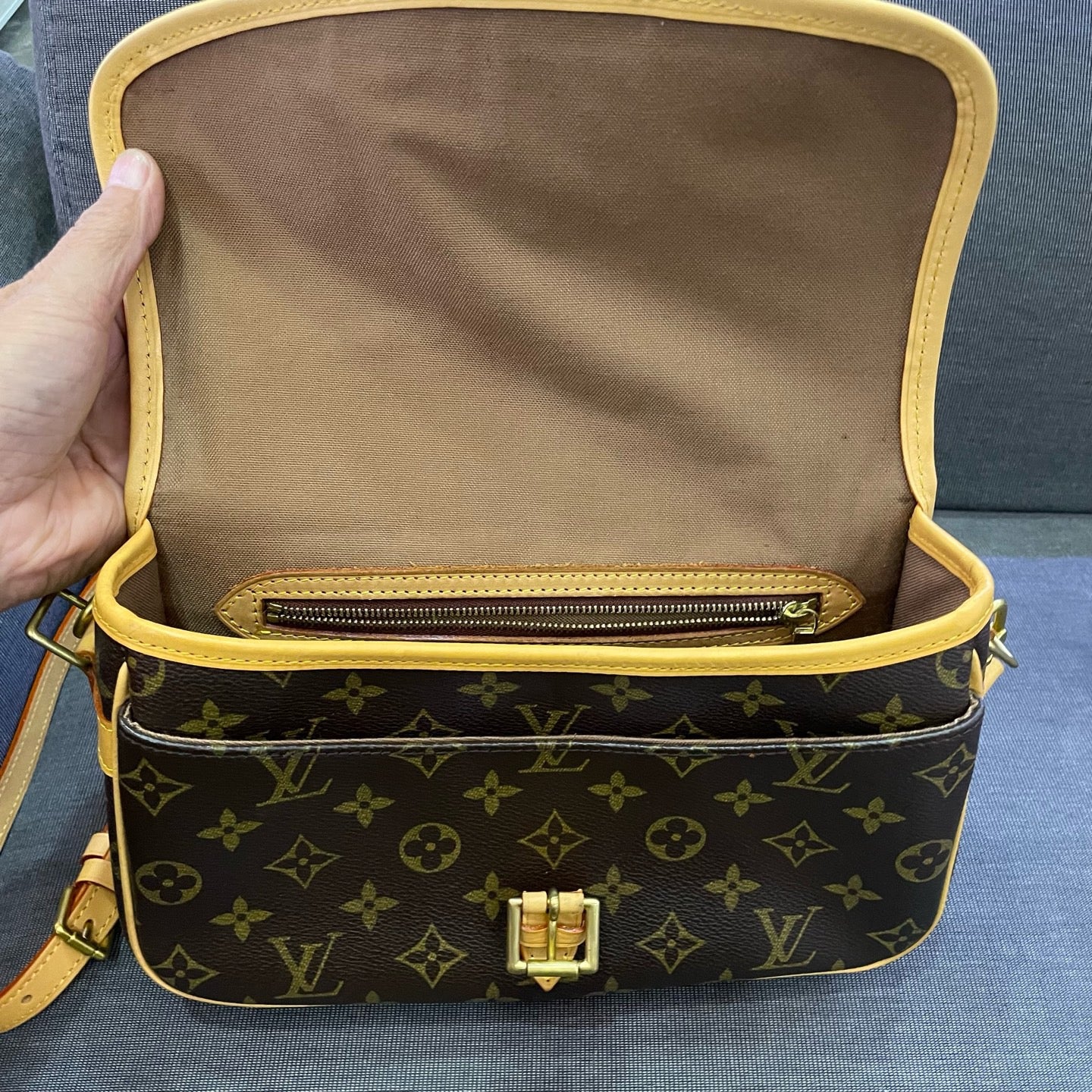 Louis Vuitton - Vintage Flap Shoulder Bag - Monogram coated canvas with vachetta leather trim - Brown - (medium)