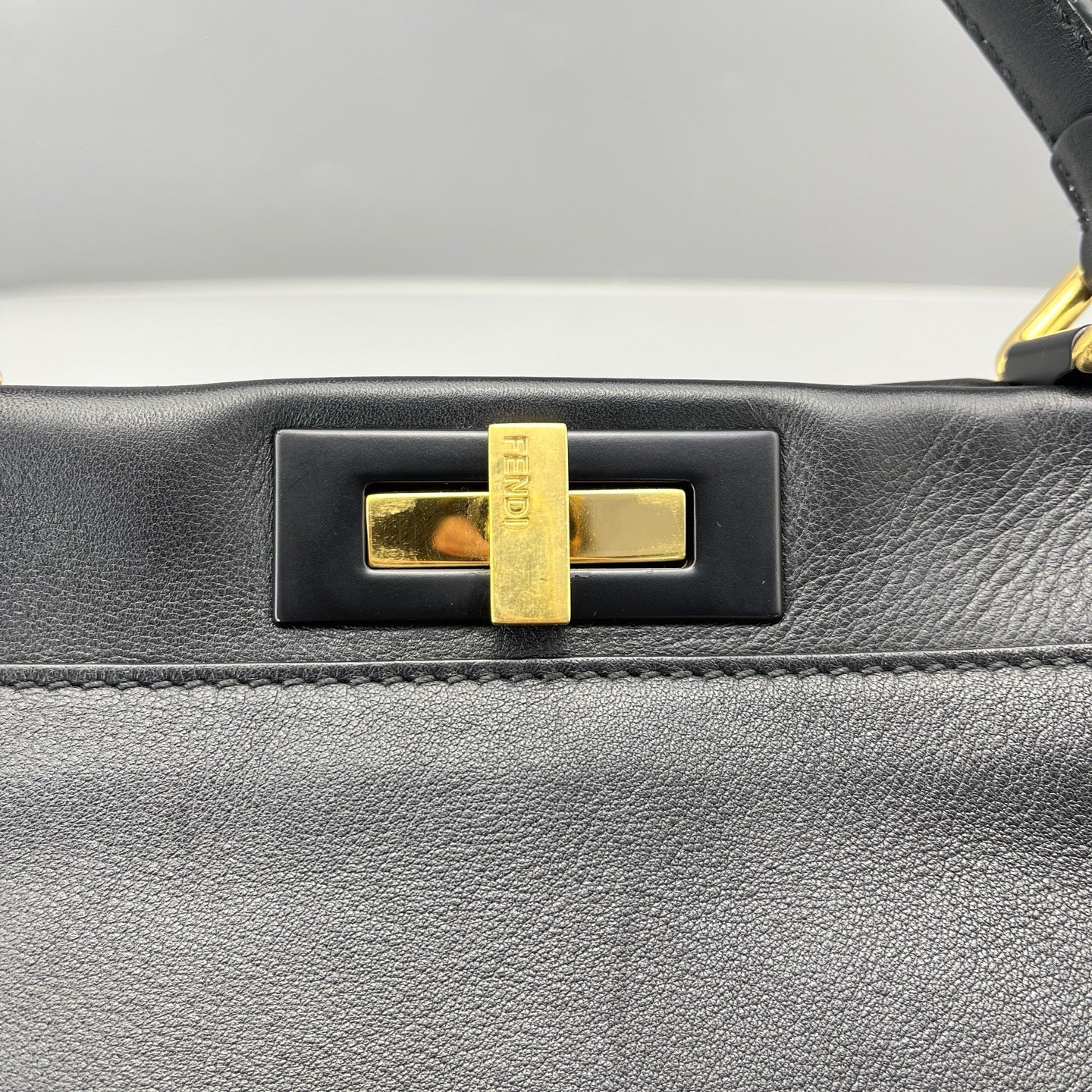 Fendi - Peekaboo Medium - Leather - Black - (Medium)