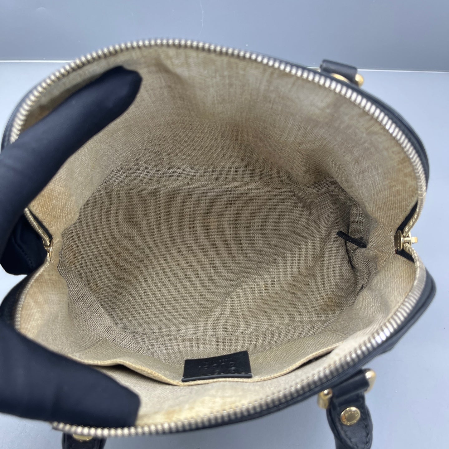 Gucci - Microguccissima Dome Bag (Outlet Style) - Leather - Black - (medium)