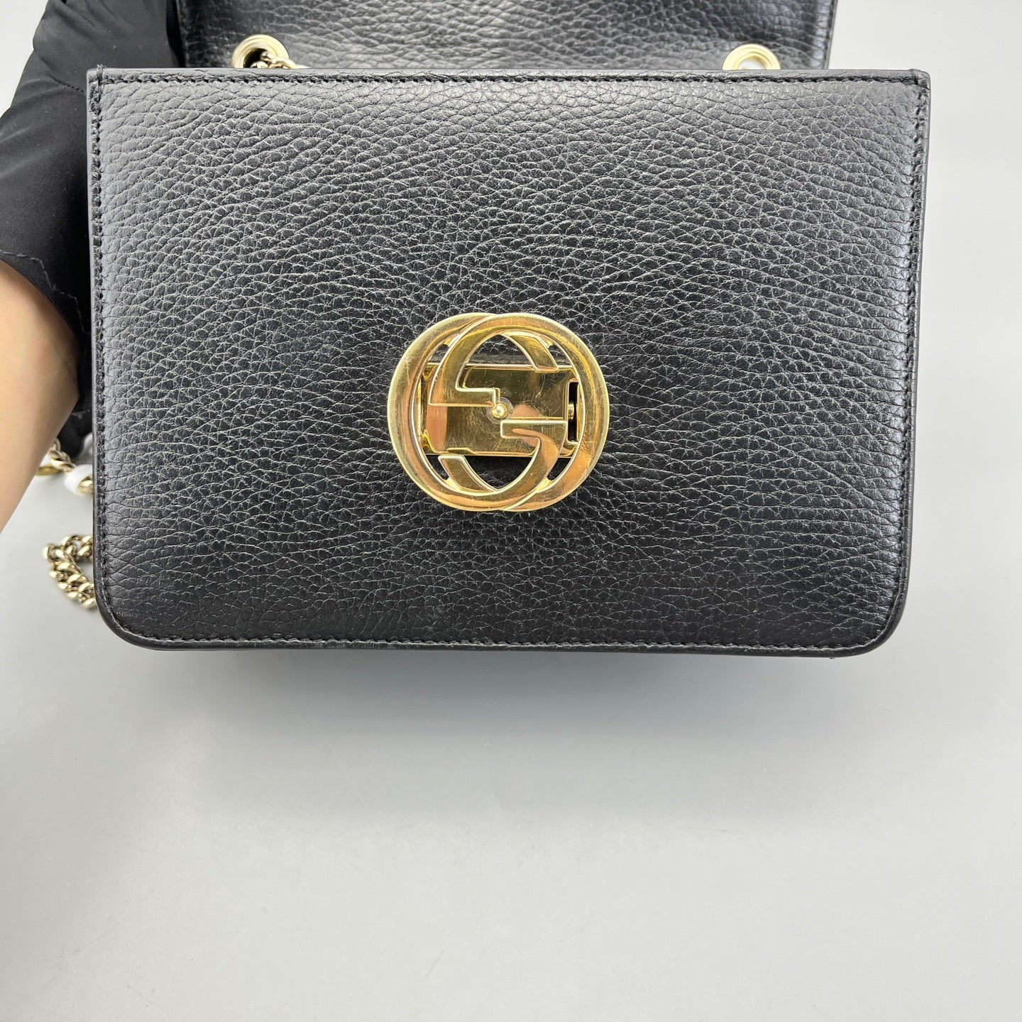 Gucci - Interlocking G Small Shoulder Bag - Grained leather - Black - (small)