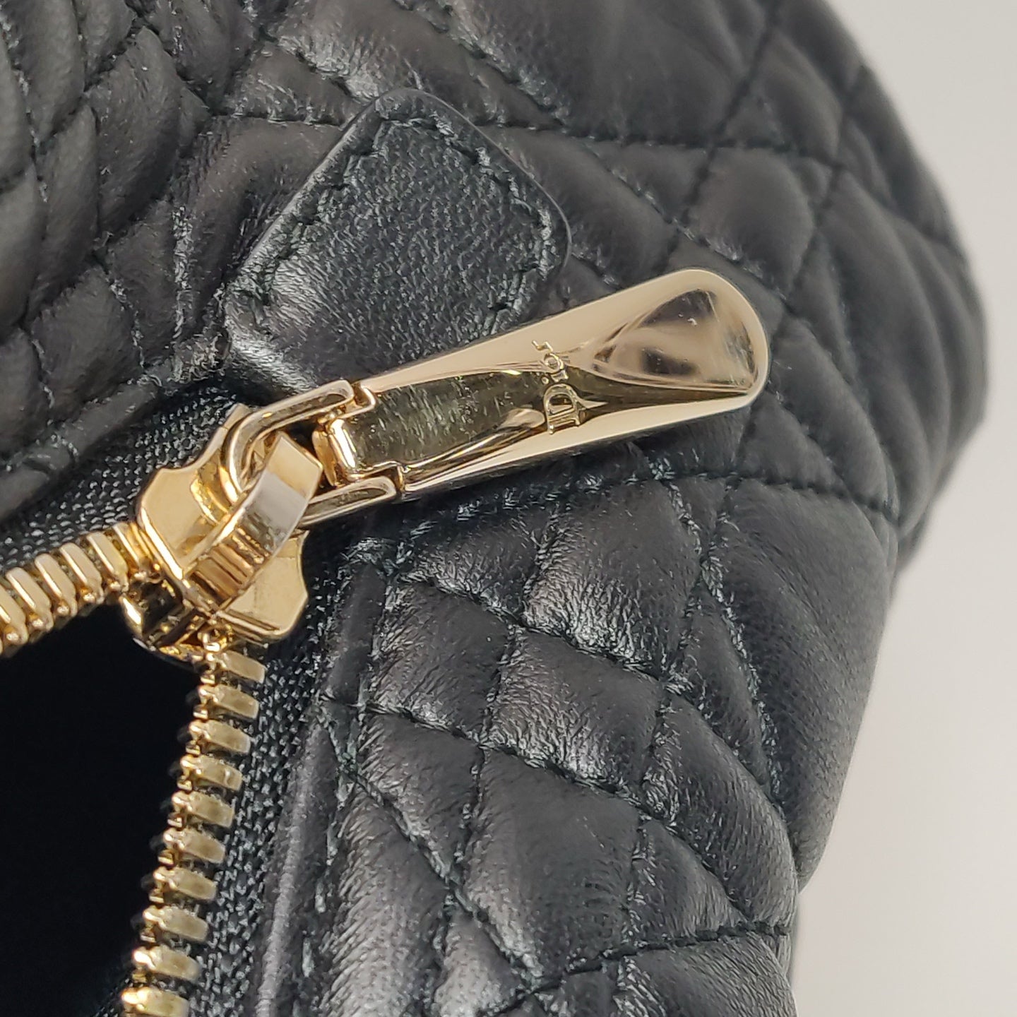Dior - Lady Dior Tote - Grained calfskin leather - Black with Gold-Tone Hardware - (Medium)