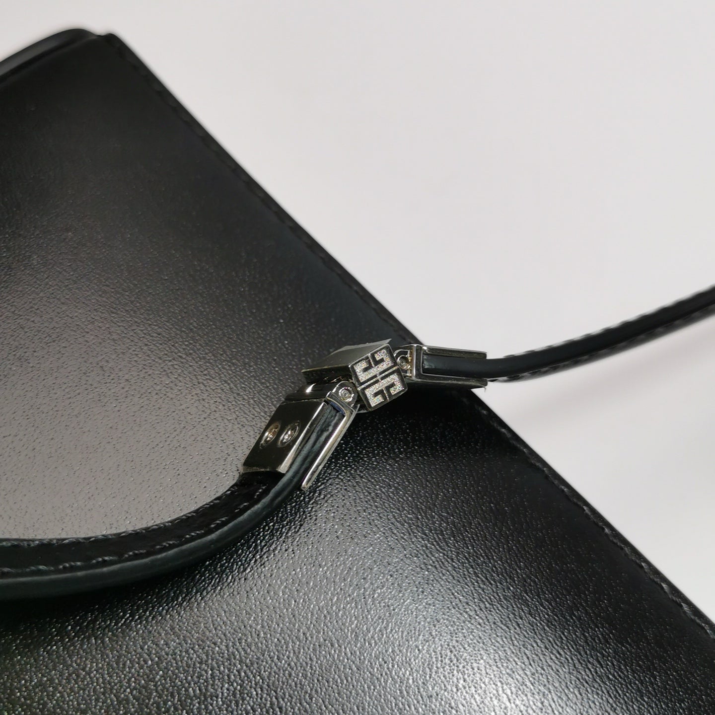 Givenchy - Cut-Out - Leather - Black - (Small)