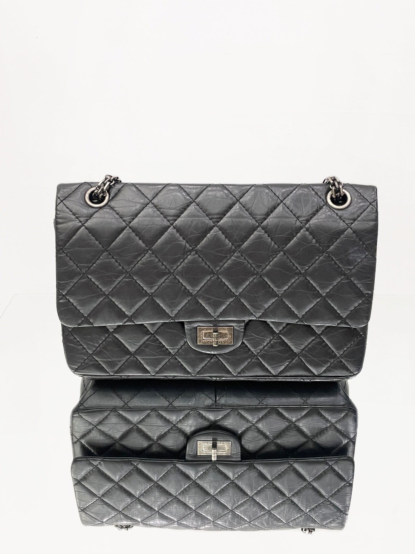 Chanel - 2.55 Reissue Flap Bag - Aged calfskin leather - Black - (Medium)
