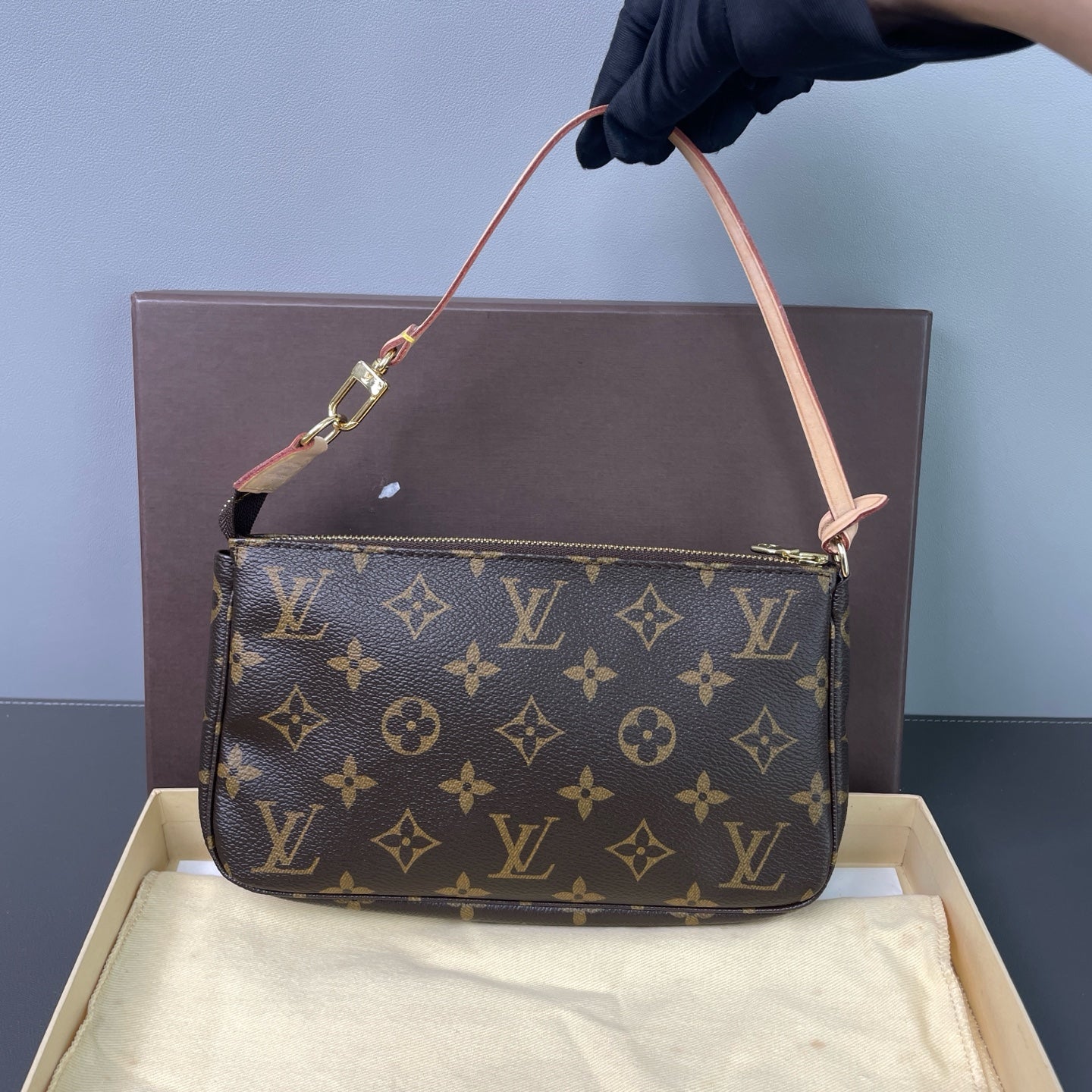 Louis Vuitton - Pochette Accessoires Monogram - Monogram coated canvas - Brown - (mini)