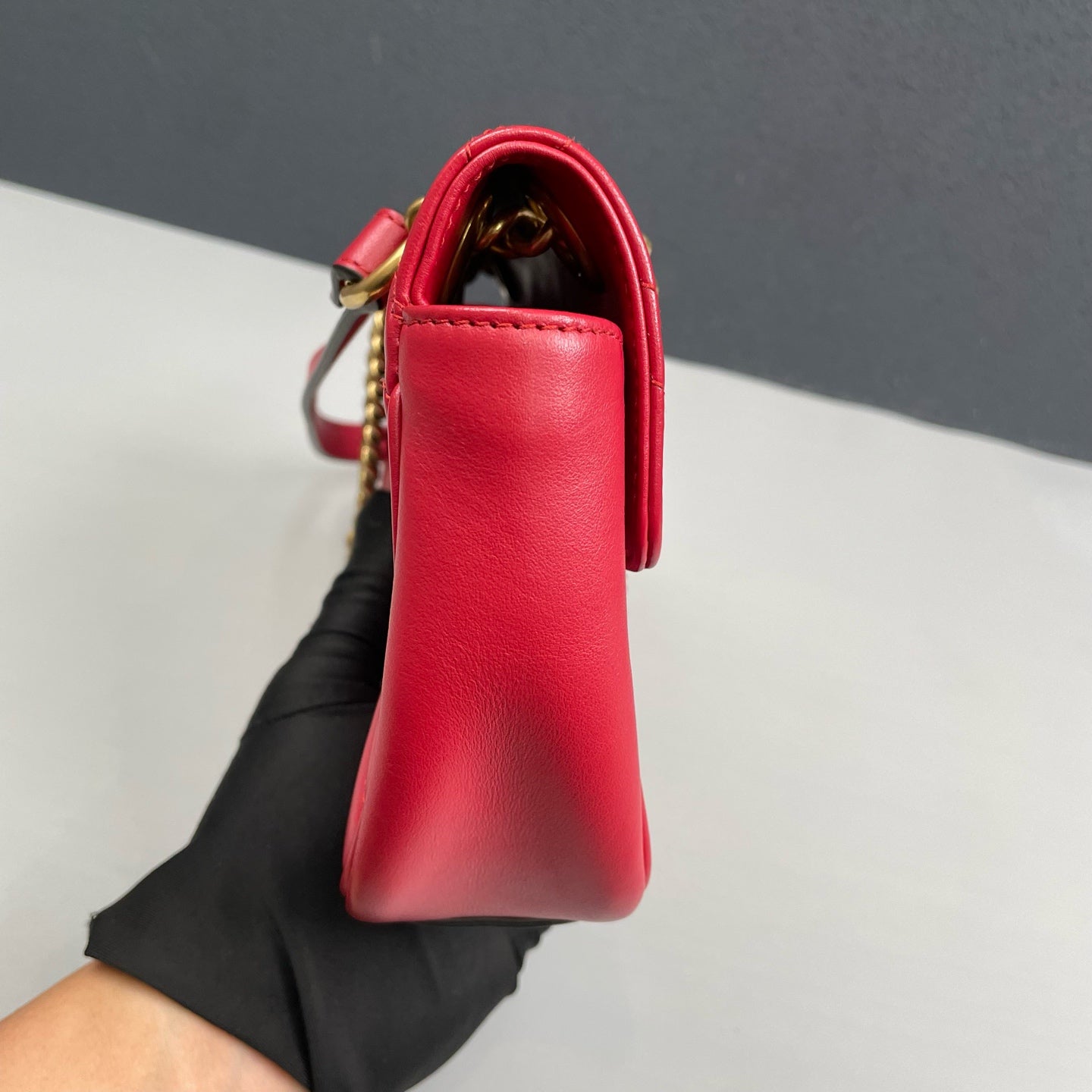 Gucci - GG Marmont Matelassé Mini Shoulder Bag - Calfskin leather - Red with Gold-Tone Hardware - (mini)