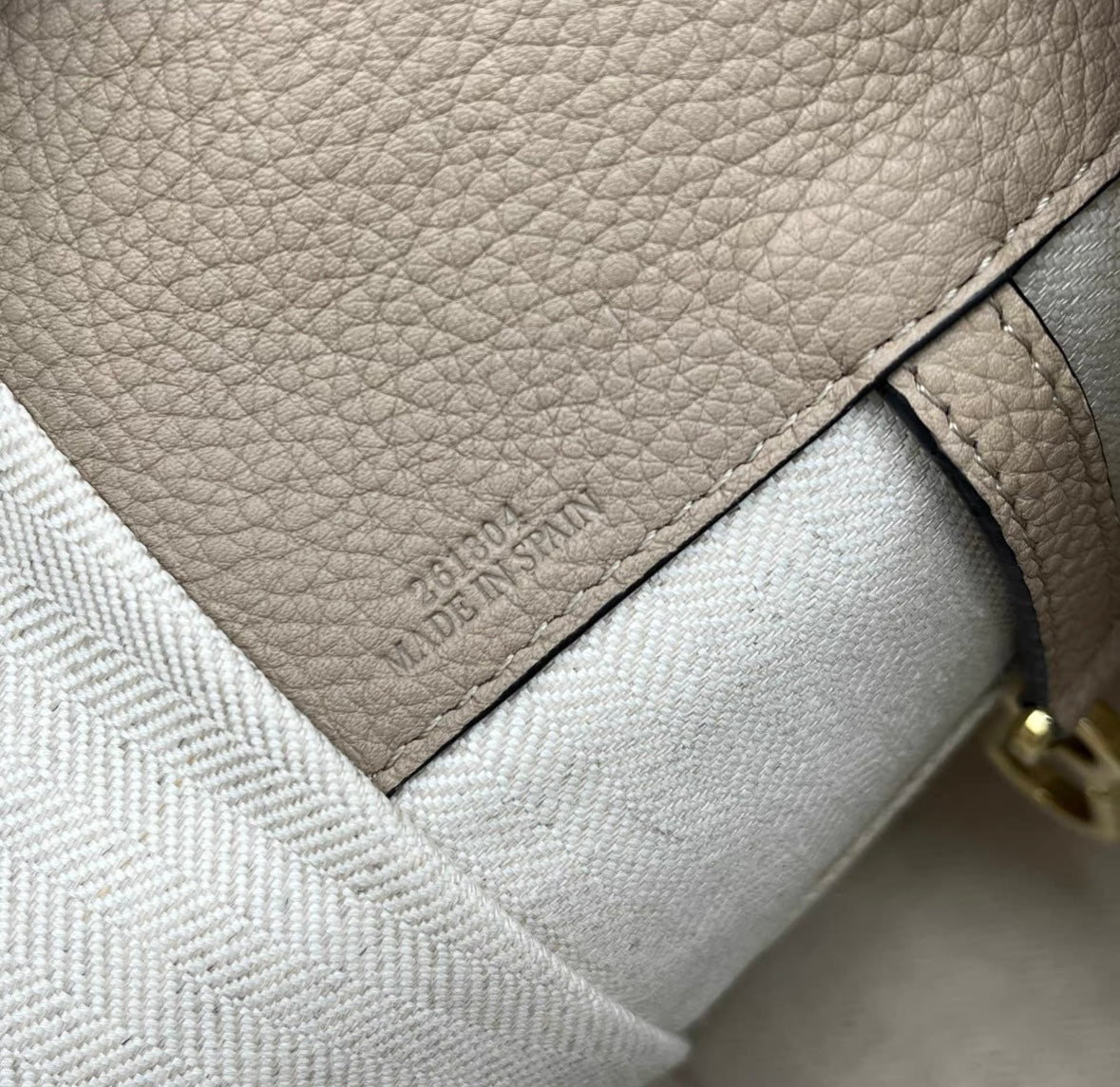 Loewe - Hammock Bag - Grained leather - Beige with Tan accents - (Medium)