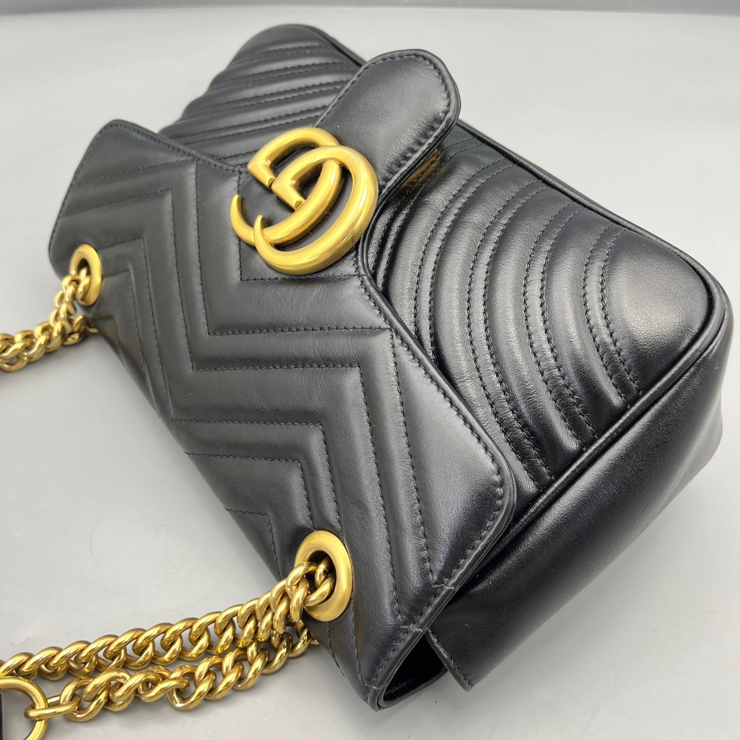 Gucci - GG Marmont Matelassé Shoulder Bag 26 - Matelassé calfskin leather - Black with antique gold-tone hardware - (Small)