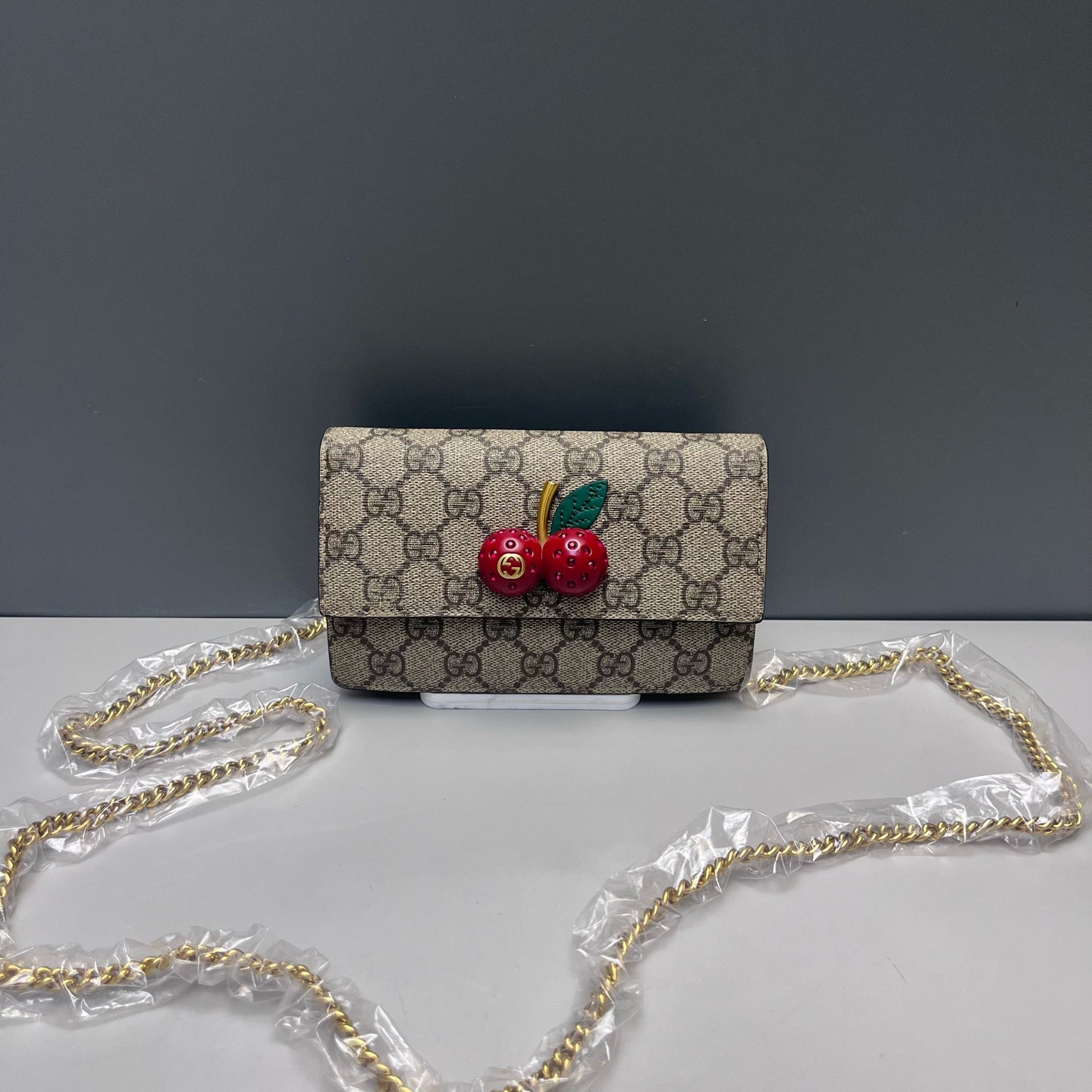 Gucci - GG Supreme Cherry Wallet on Chain (WOC) - Coated canvas with leather trim - Multicolour - (mini)