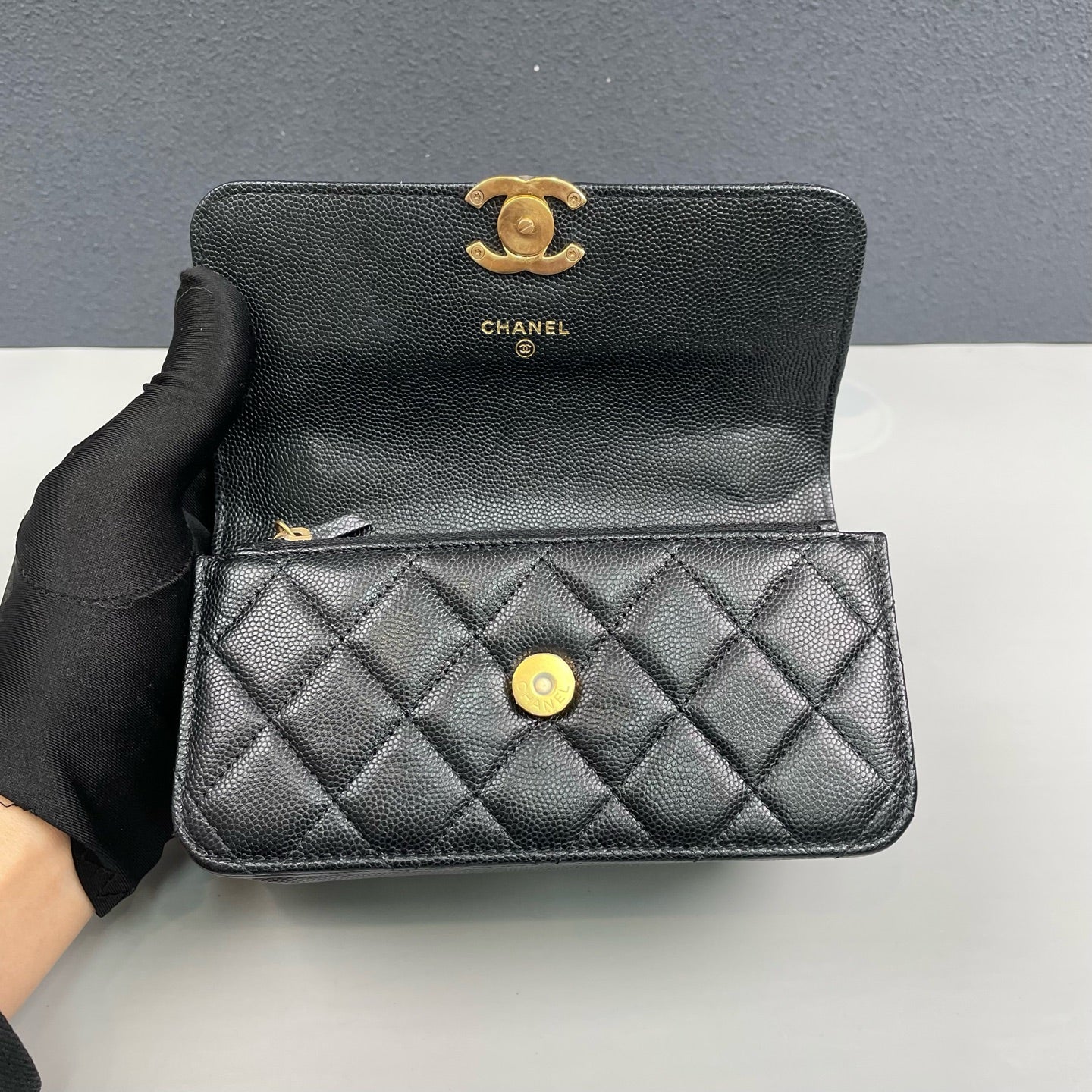 Chanel - Mini WOC (Wallet on Chain) - Grained calfskin leather - Black - (mini)