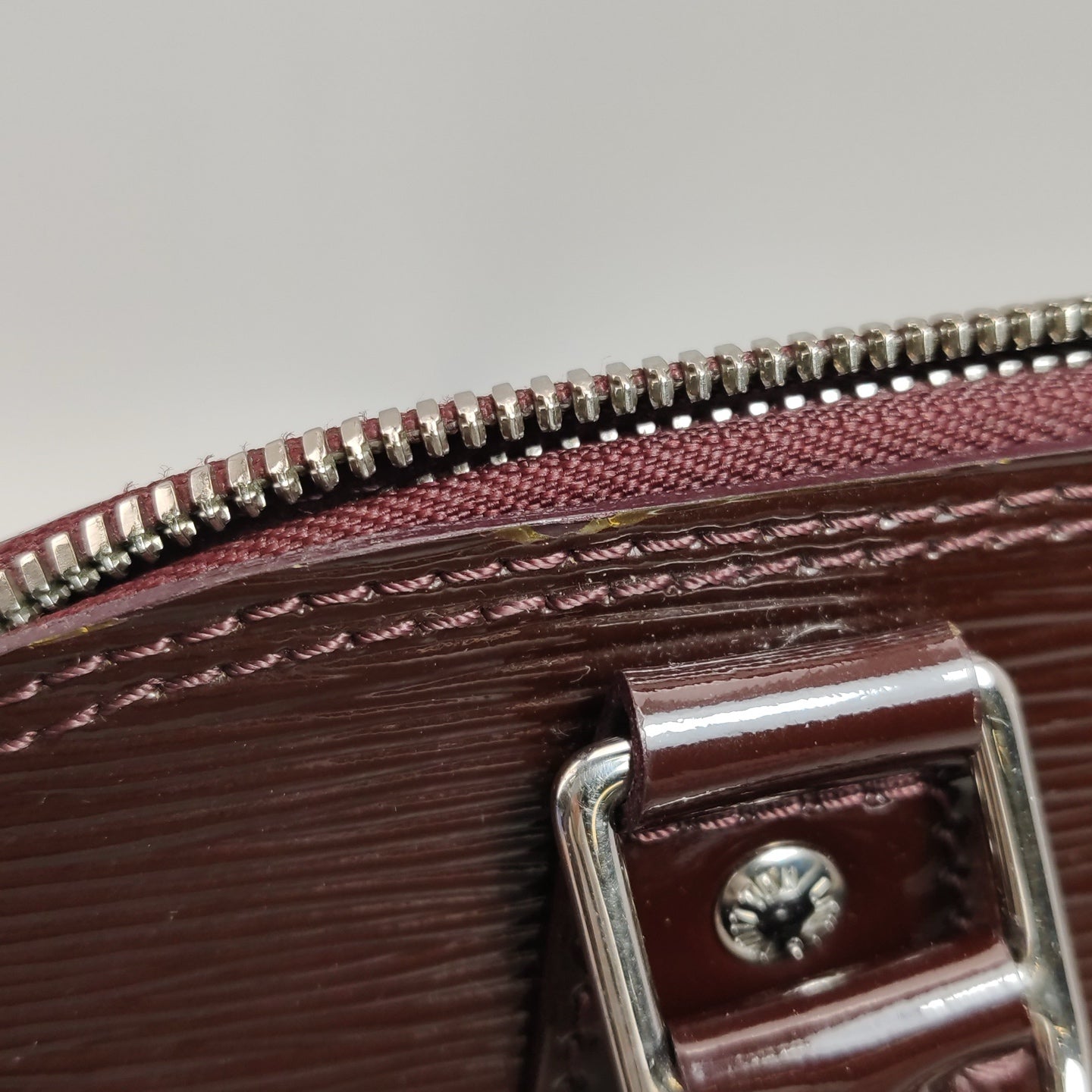 Louis Vuitton - Alma BB - Epi patent leather - Burgundy - (Small)