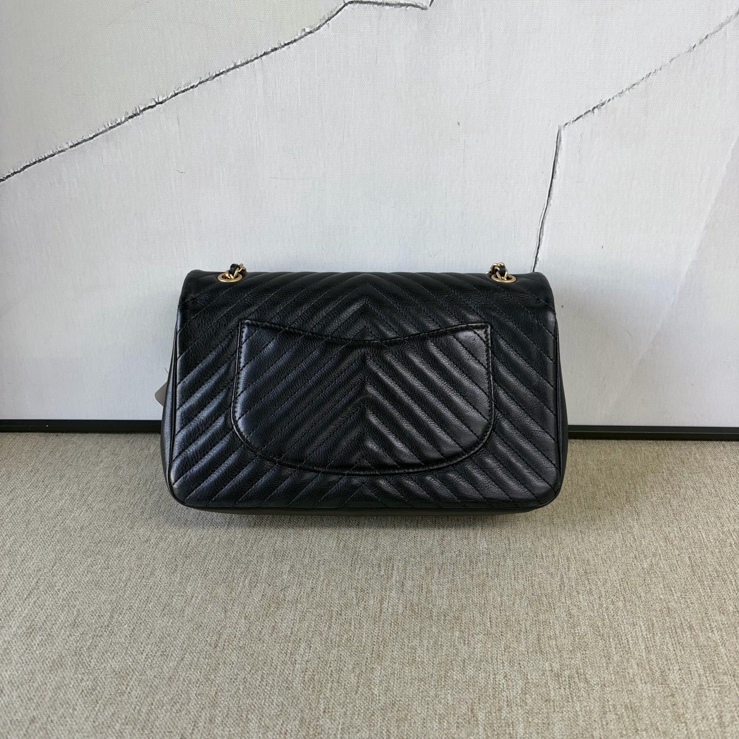 Chanel - Classic Flap Chevron with Metallic Corner Guards - Grained calfskin leather - Black - (medium)