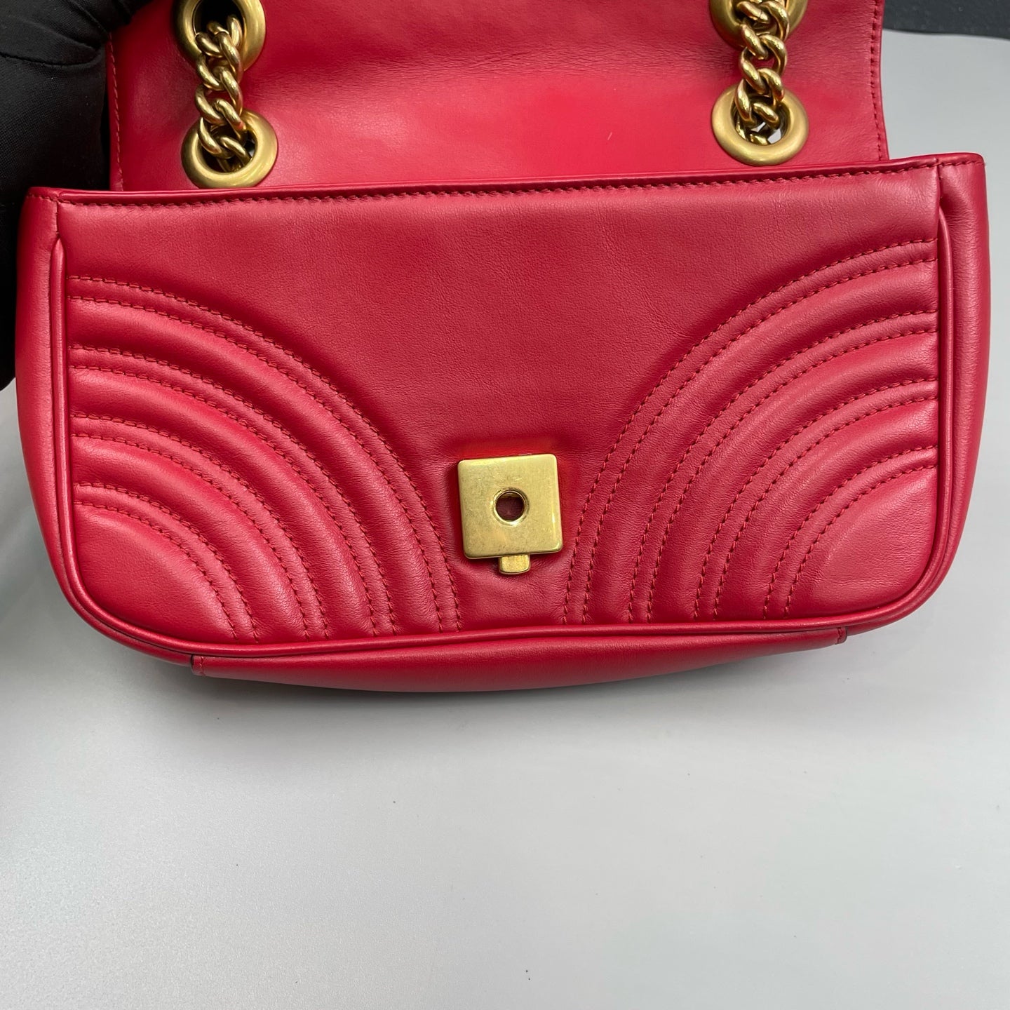Gucci - GG Marmont Matelassé Mini Shoulder Bag - Calfskin leather - Red with Gold-Tone Hardware - (mini)