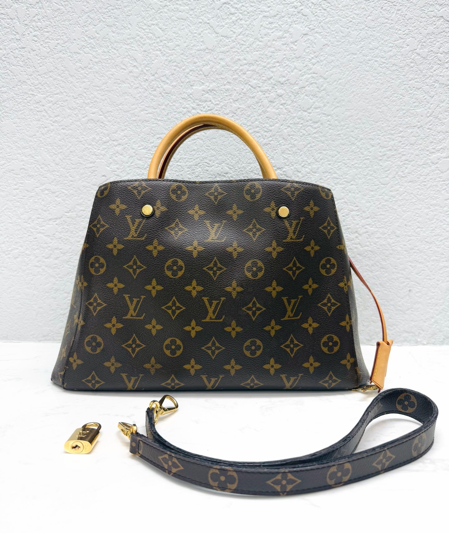 Louis Vuitton - Montaigne MM - Monogram coated canvas with natural Vachetta leather trim and microfiber lining - Brown - (Medium)