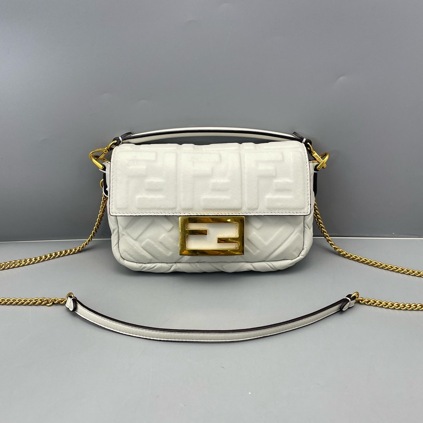 Fendi - Baguette Padded with Embossed FF Motif - Leather - White - (mini)