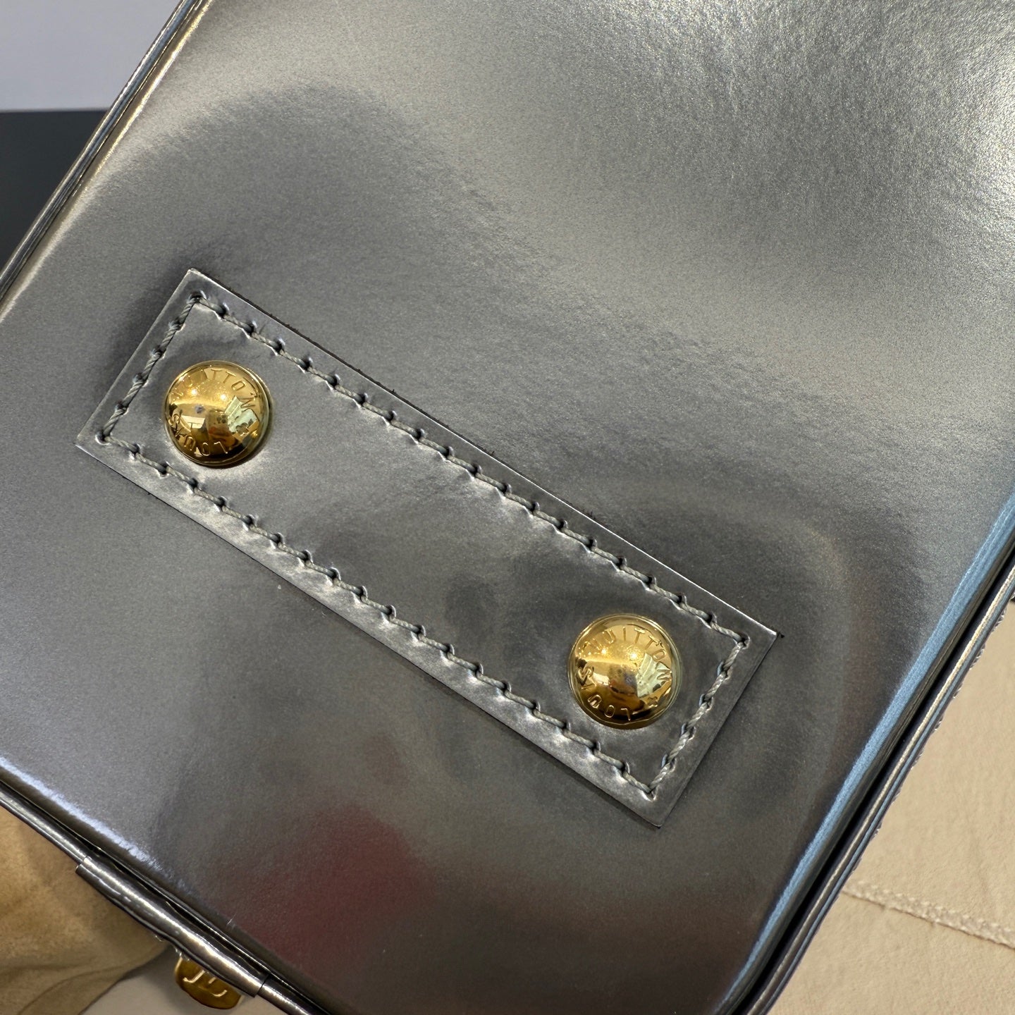 Louis Vuitton - Alma BB - Patent leather with Vachetta leather trim - Silver - (mini)