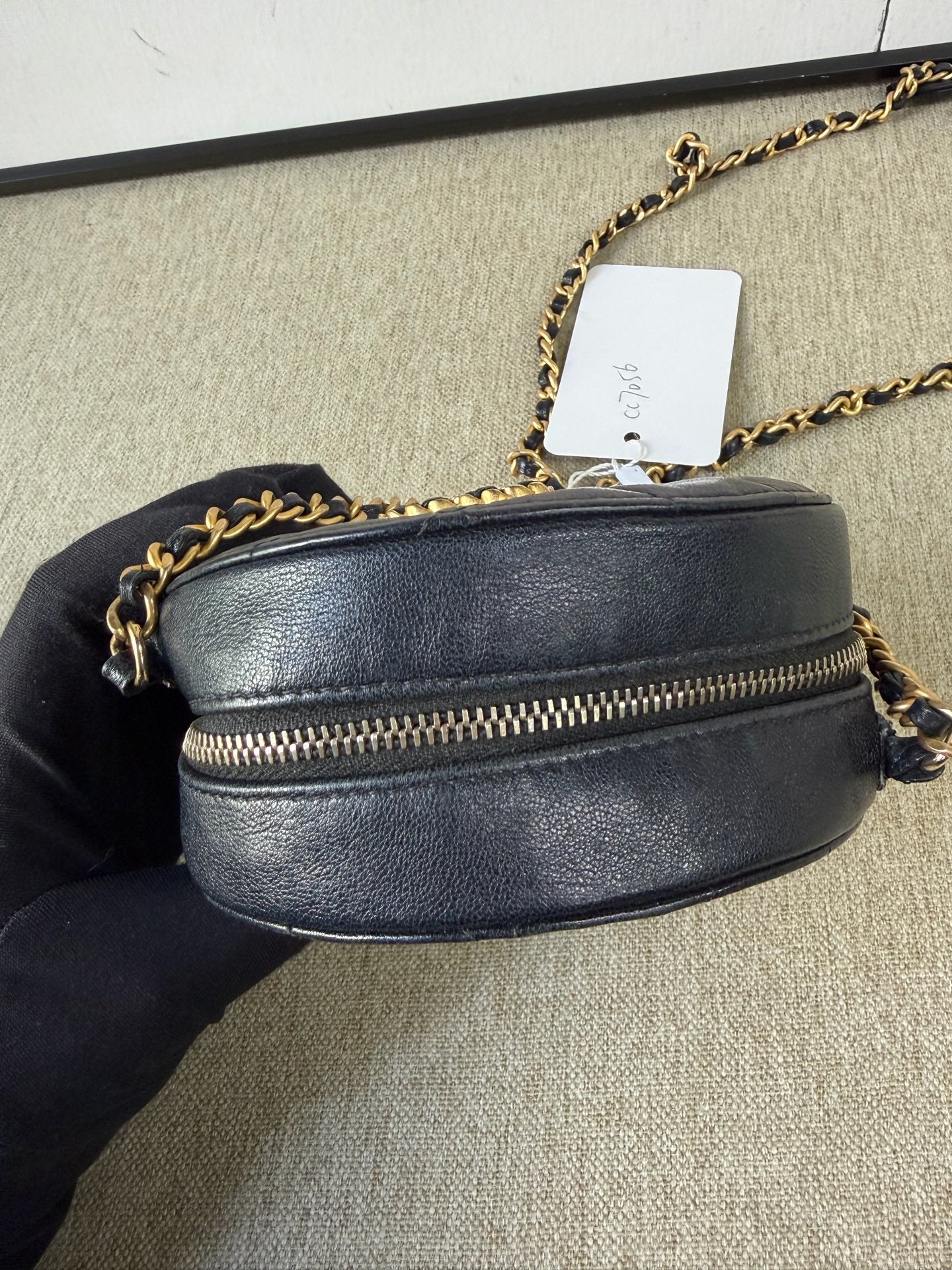 Chanel - 19 Round Mini Bag - Lambskin leather - Black - (mini)