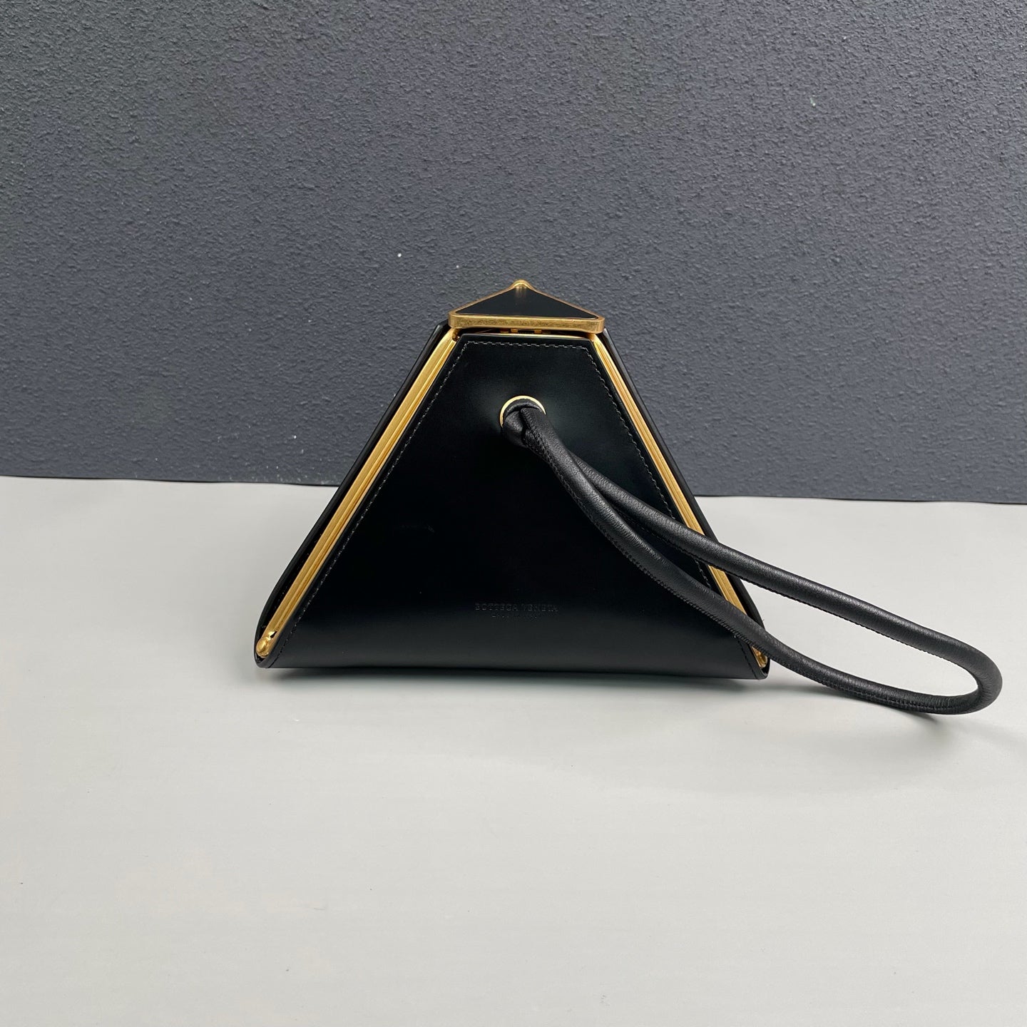 Bottega Veneta - Triangle Clutch - Leather - Black - (mini)