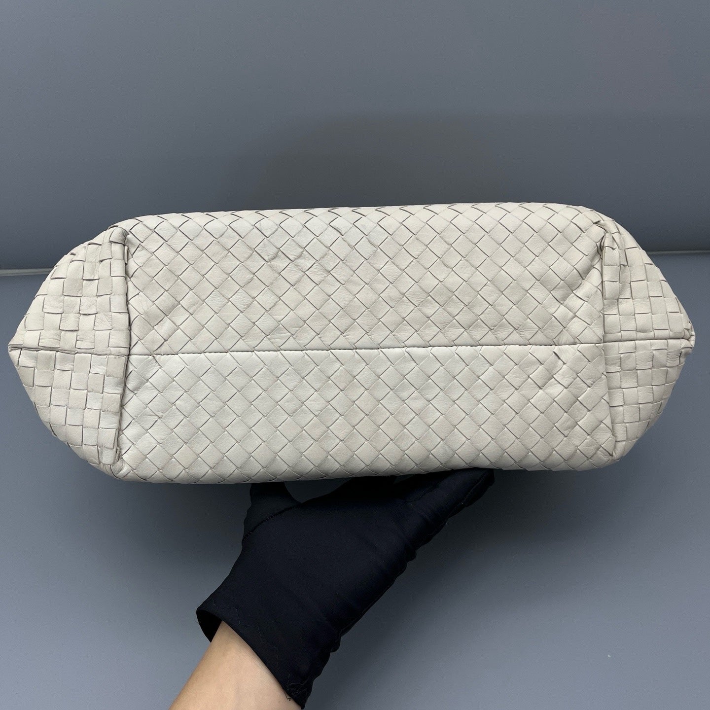 Bottega Veneta - Intrecciato Woven Shoulder Tote Bag - Leather - White - (medium)