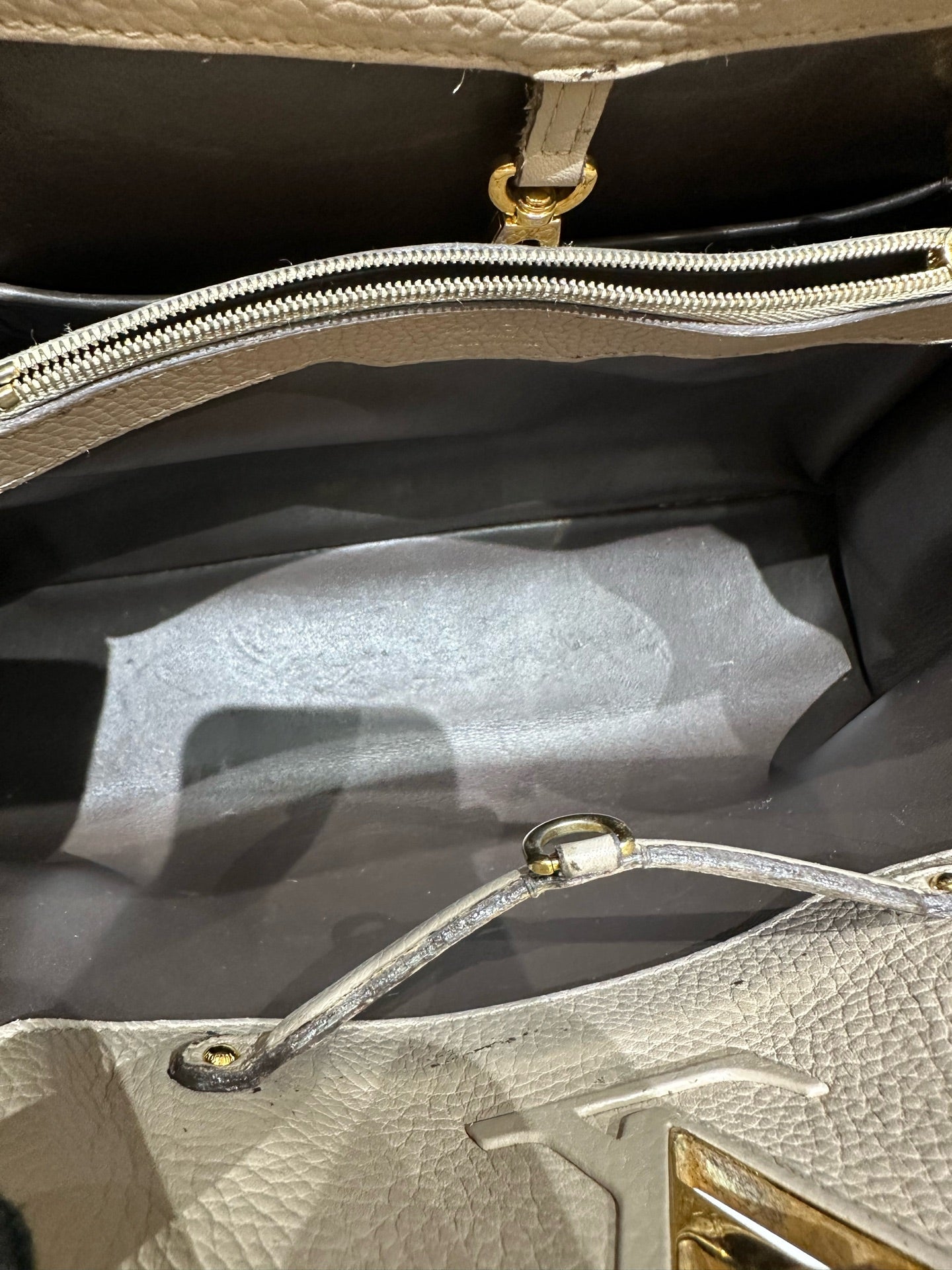 Louis Vuitton - Capucines - Leather - Grey - (Large)