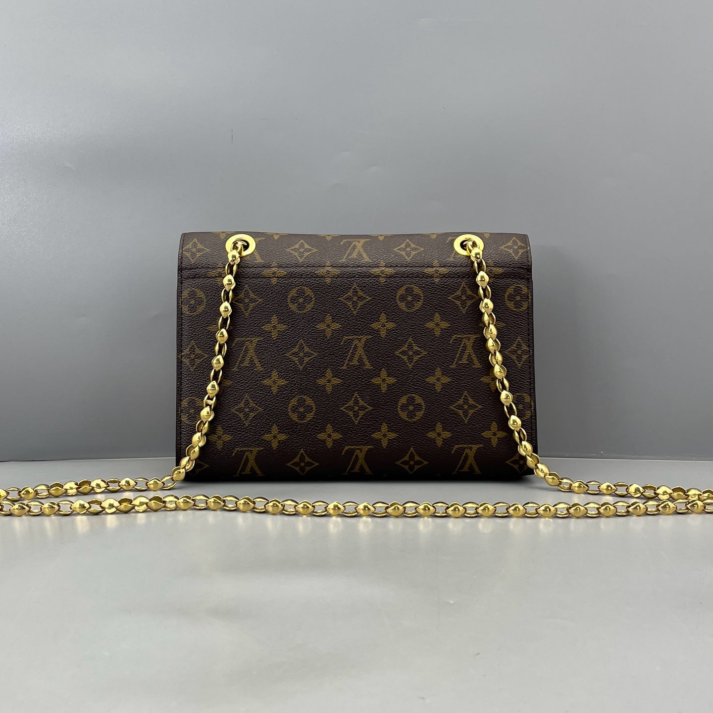 Louis Vuitton - Victoria Chain Bag - Monogram coated canvas and grained leather - Brown and Red - (medium)