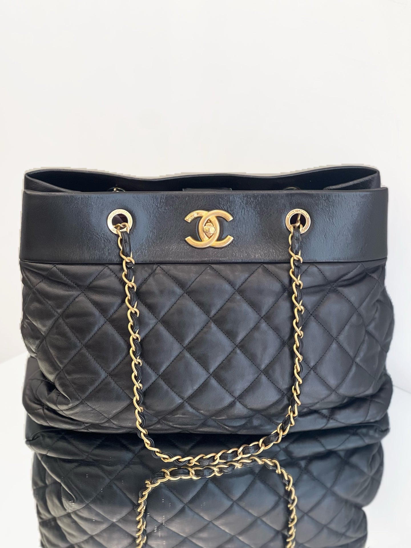 Chanel - Airport Shoulder Tote Bag - Leather - Black - (Large)