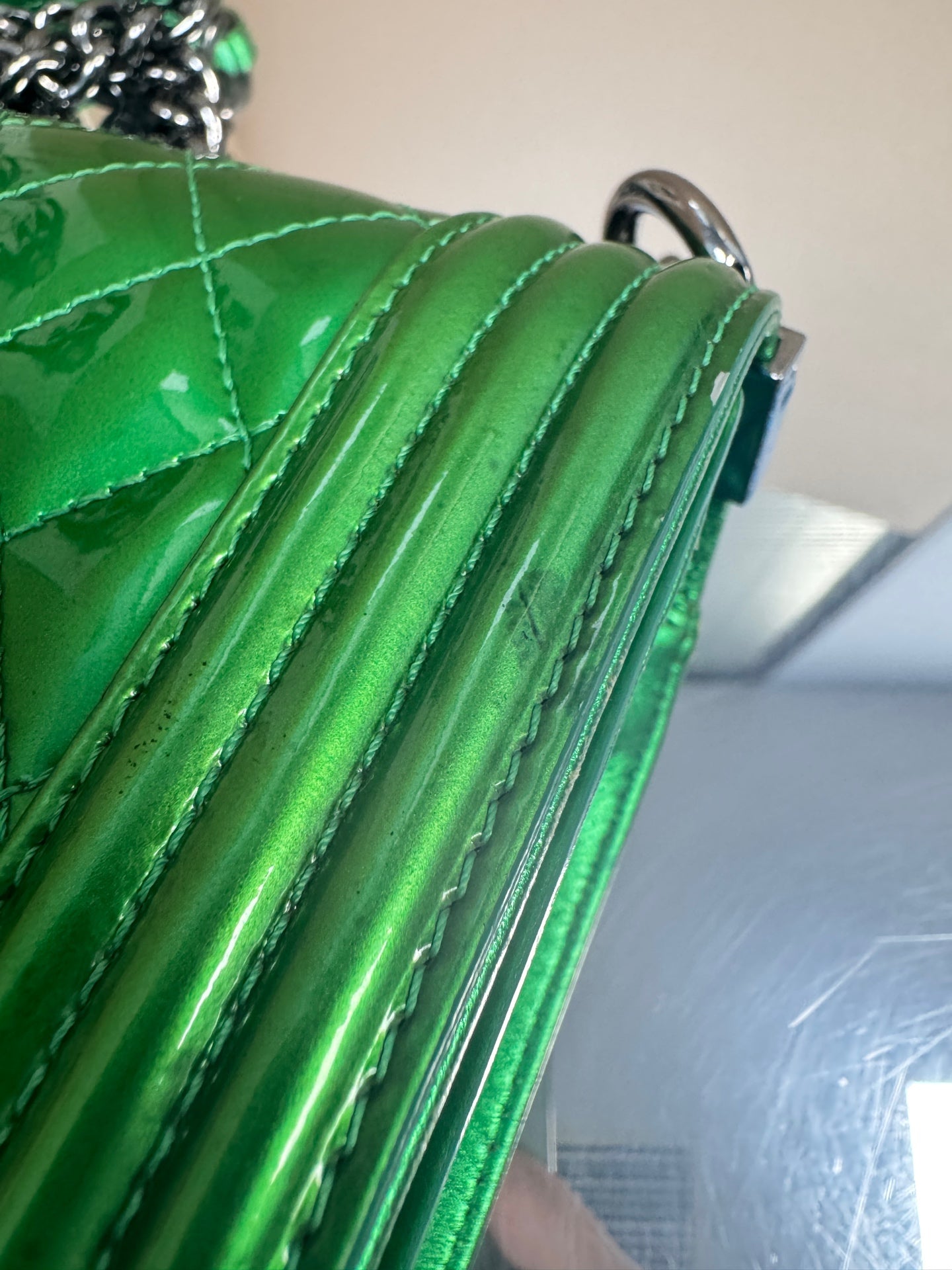 Chanel - Le Boy Small - Patent leather with metallic leather accents - Green - (Small)