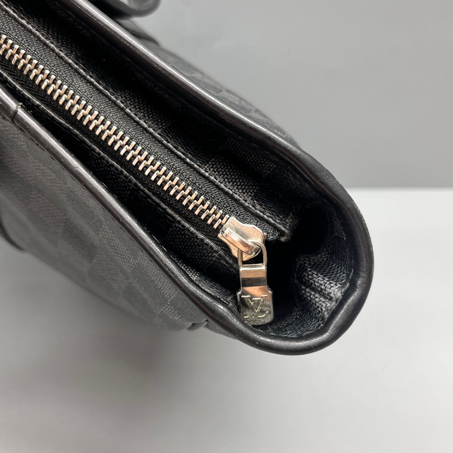 Louis Vuitton - Tadao - Damier Graphite canvas with leather trim - Black - (Large)
