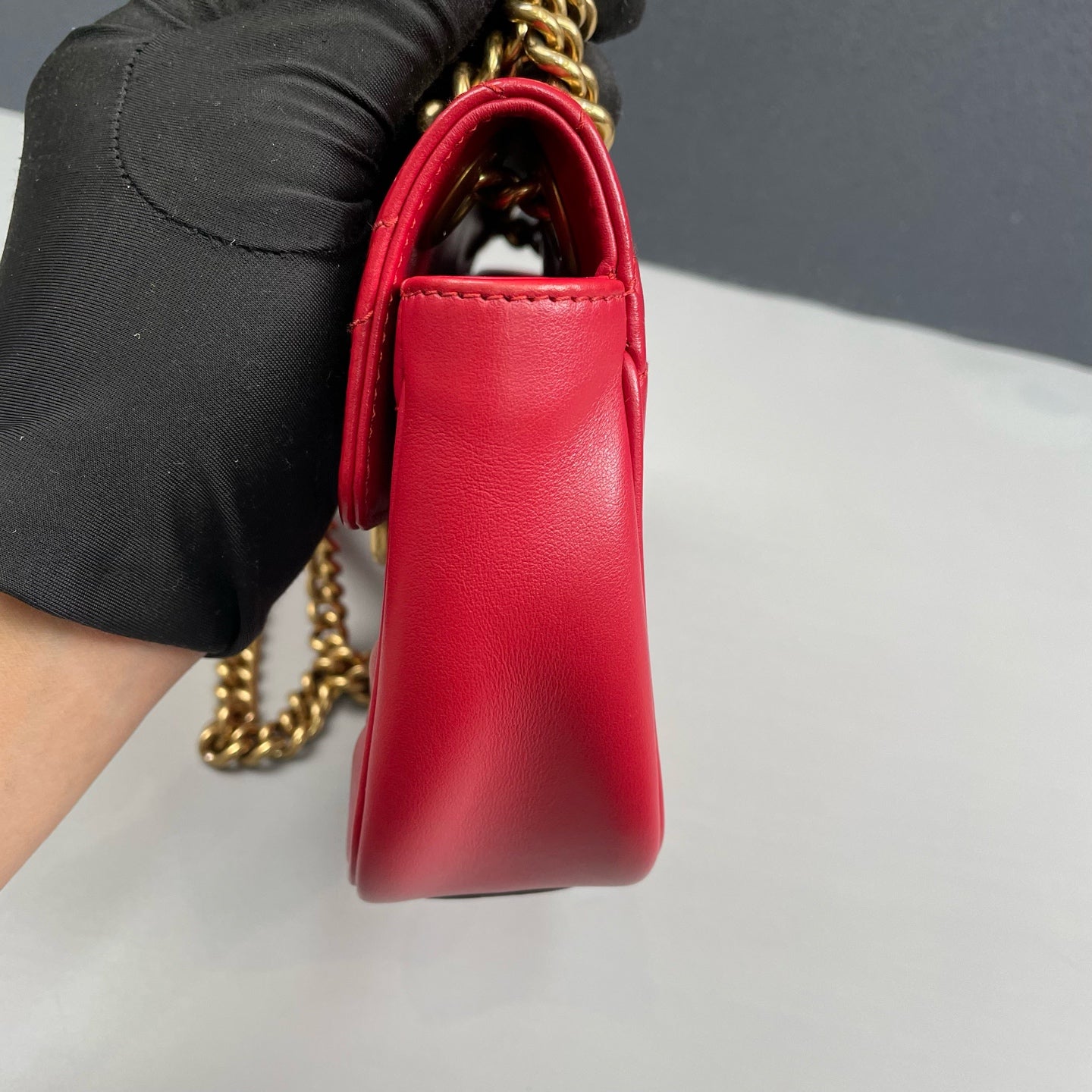 Gucci - GG Marmont Matelassé Mini Shoulder Bag - Calfskin leather - Red with Gold-Tone Hardware - (mini)