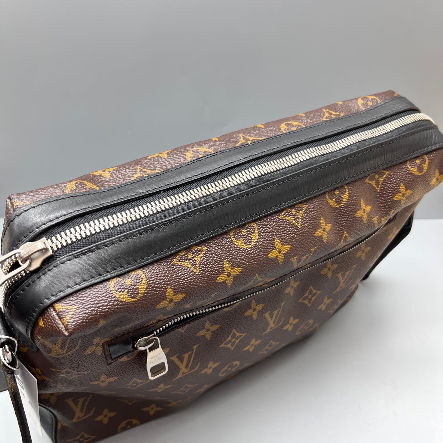Louis Vuitton - Casual Messenger Bag - Monogram coated canvas with black leather trim - Brown - (Large)
