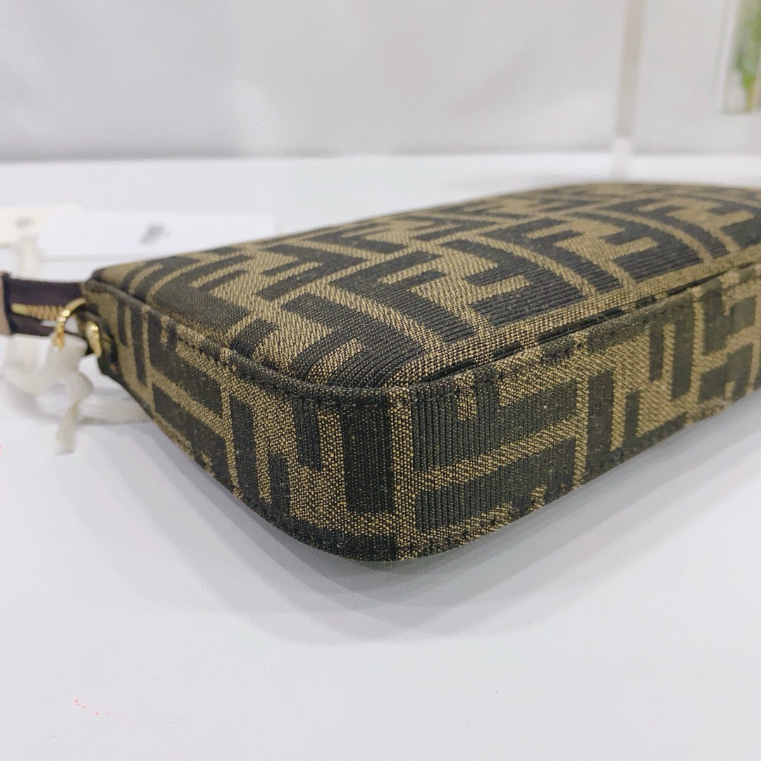 Fendi - Baguette Pouch - Jacquard canvas with leather trim - Brown - (mini)