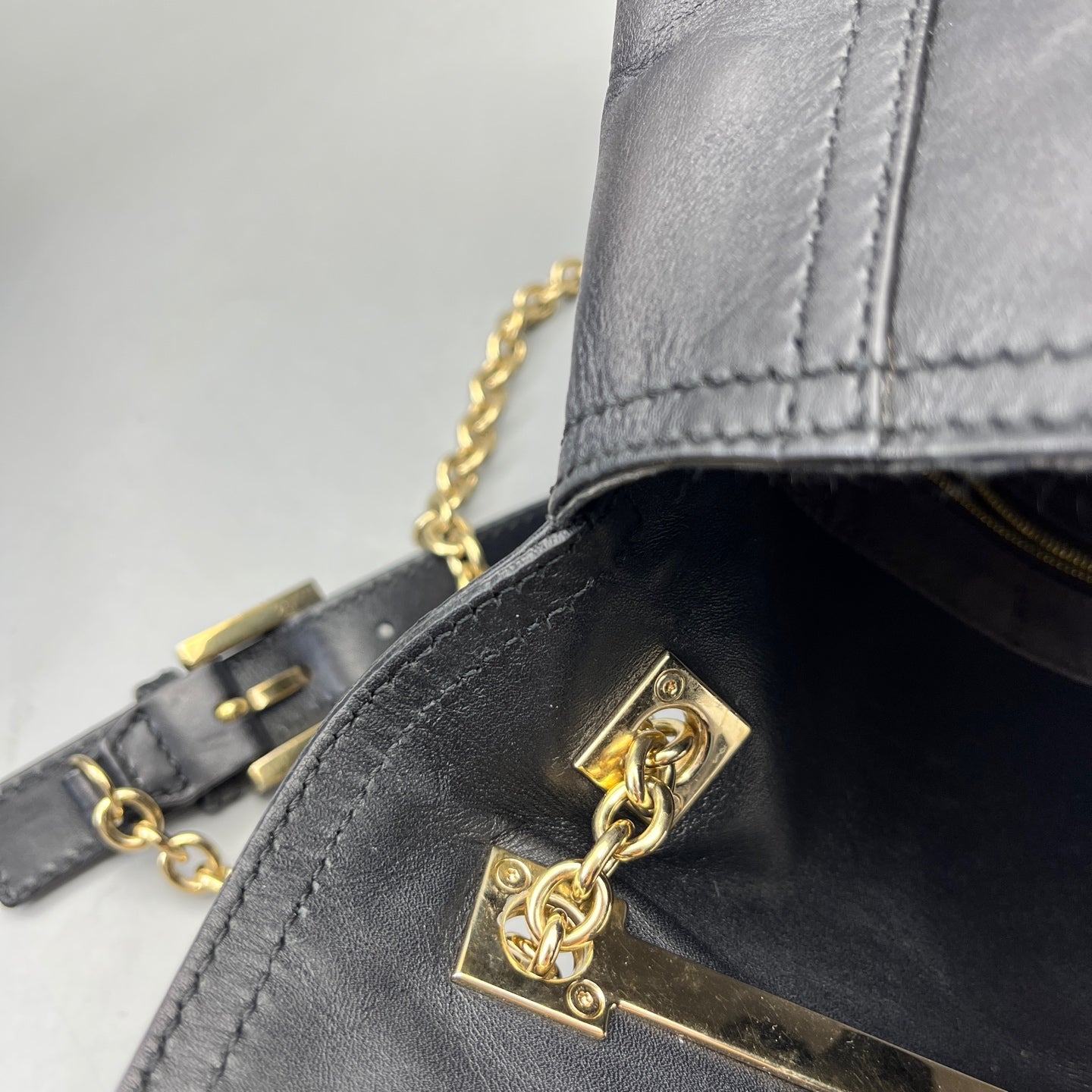 Fendi - Baguette Chain Bag - Leather - Black - (Large)