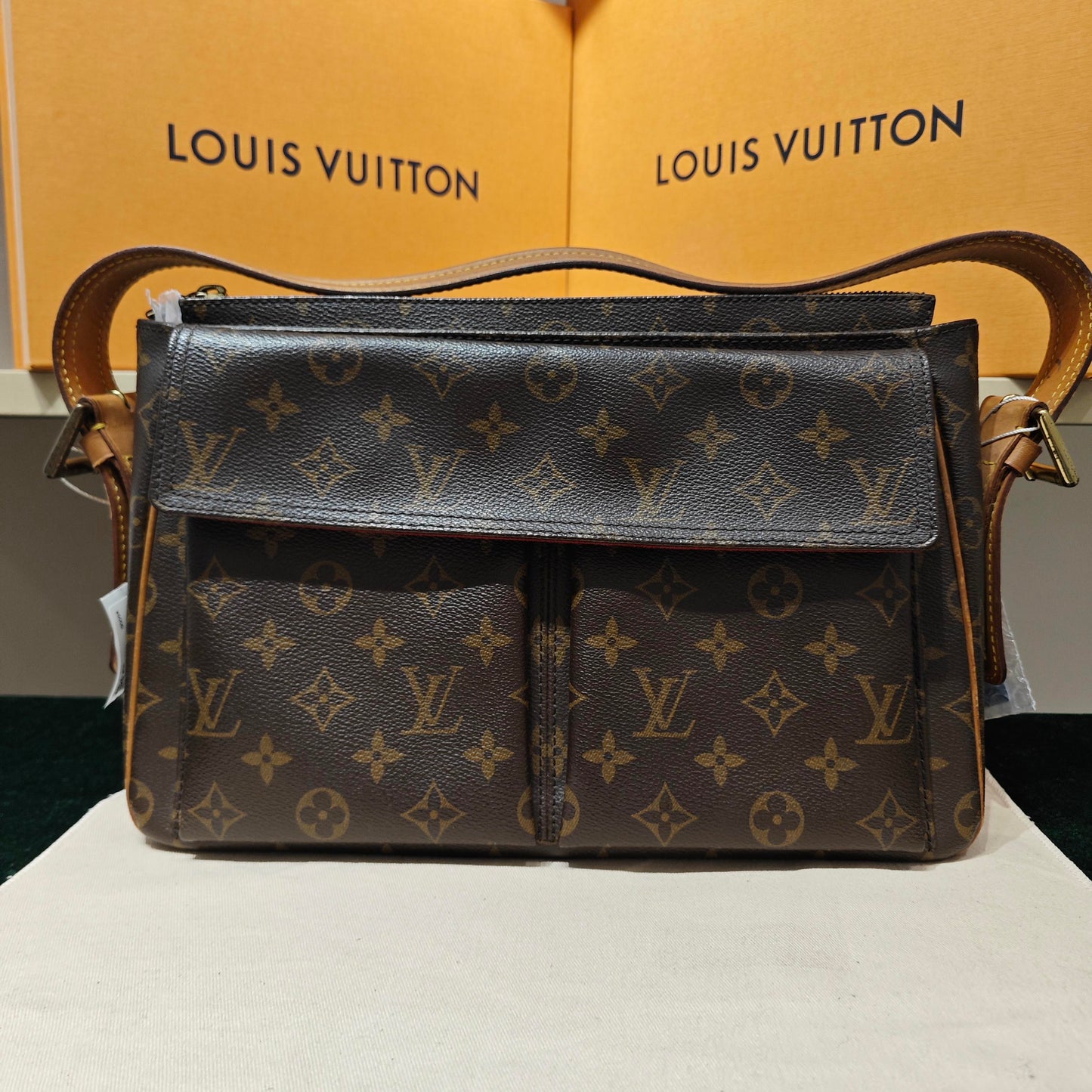 Louis Vuitton - Monogram Flap Shoulder Bag - Monogram coated canvas with Vachetta leather trim - Brown - (Medium)