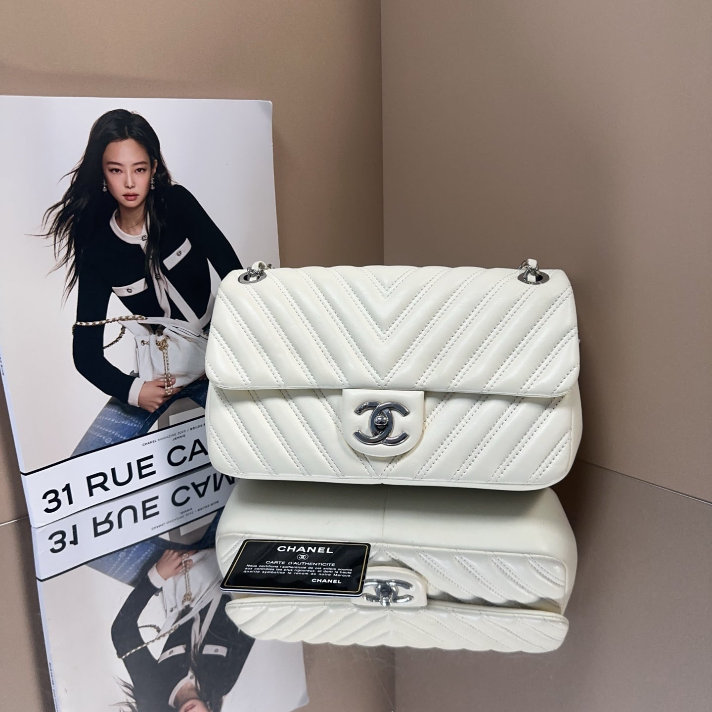 Chanel - Seasonal Flap Bag - Lambskin leather - White - (medium)