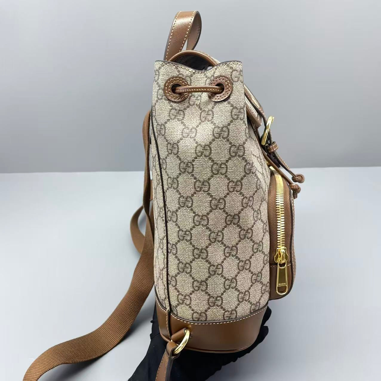 Gucci - GG Supreme Retro Flap Drawstring Backpack - GG Supreme coated canvas with leather trim - Beige and Brown - (medium)