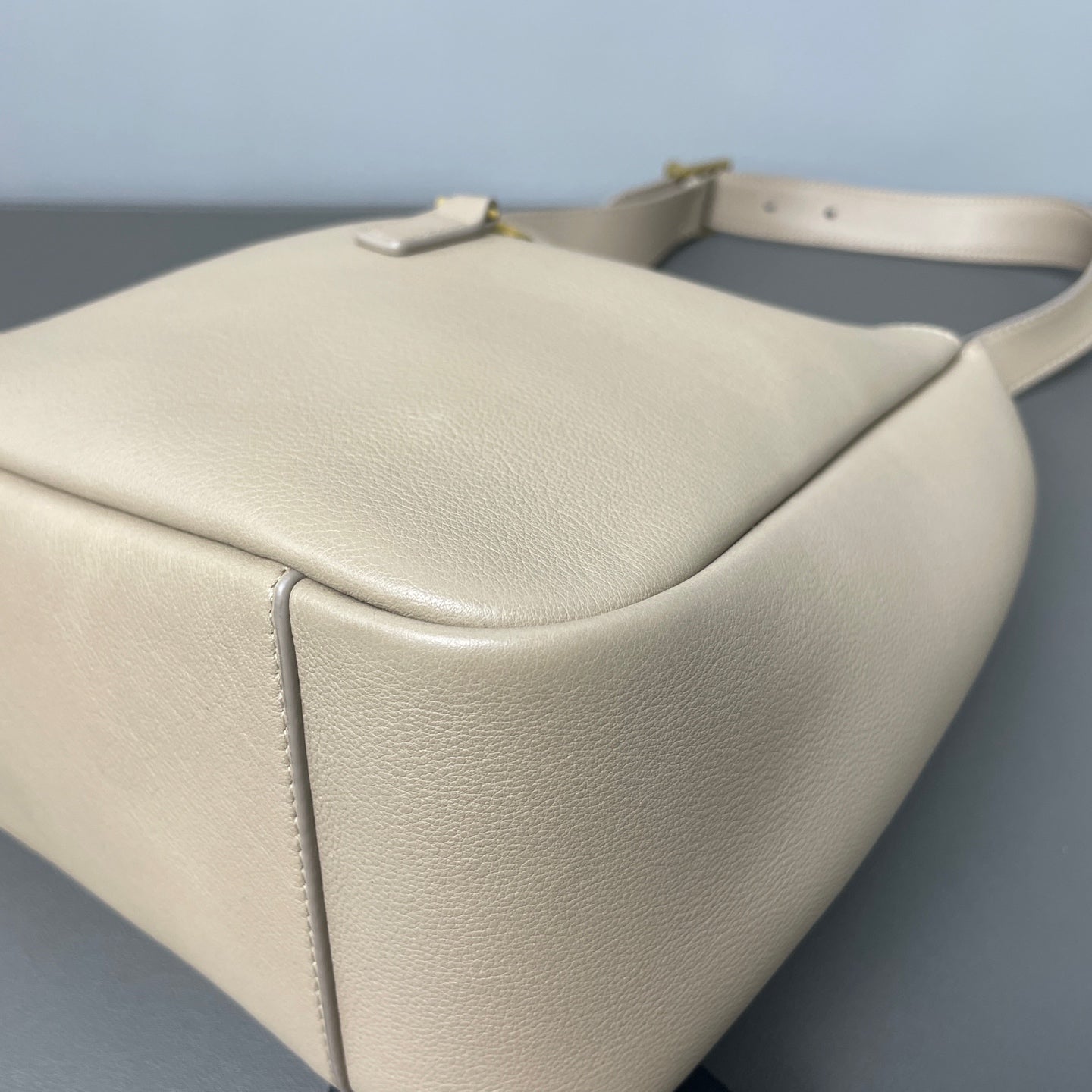 Saint Laurent - Hobo Bag - Leather - Elephant Grey with Antique Gold-Tone Hardware - (small)