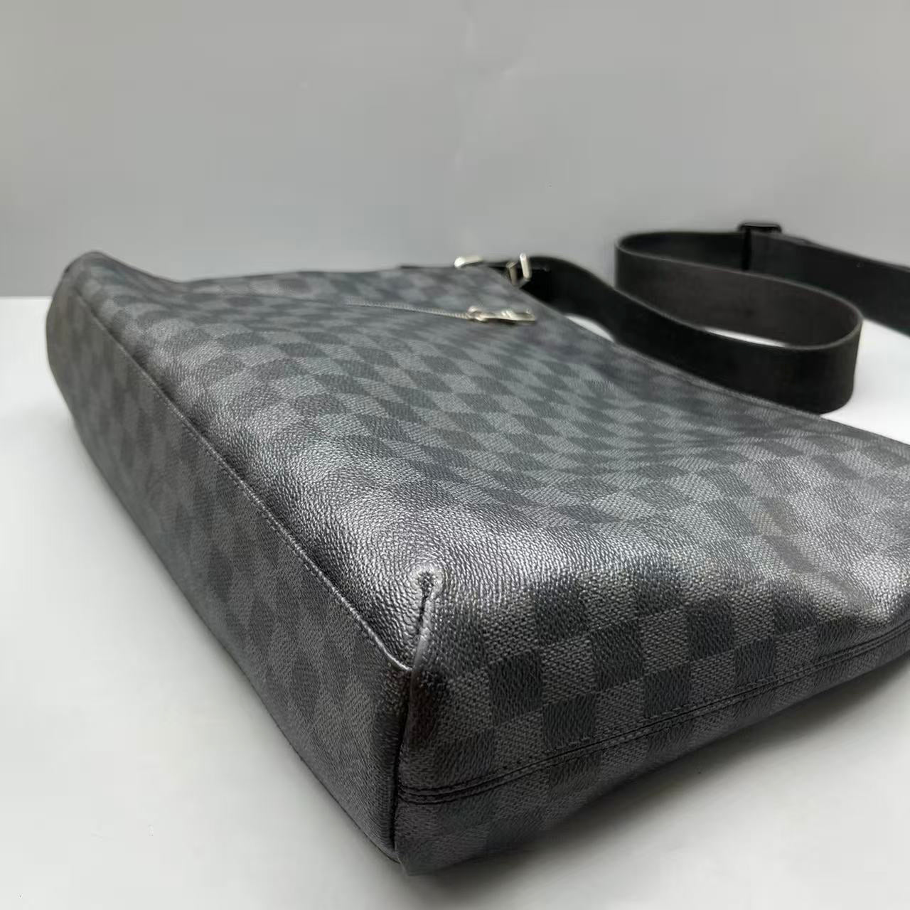 Louis Vuitton - Mick Messenger Bag - Damier Graphite Canvas with leather trim - Black - (Large)