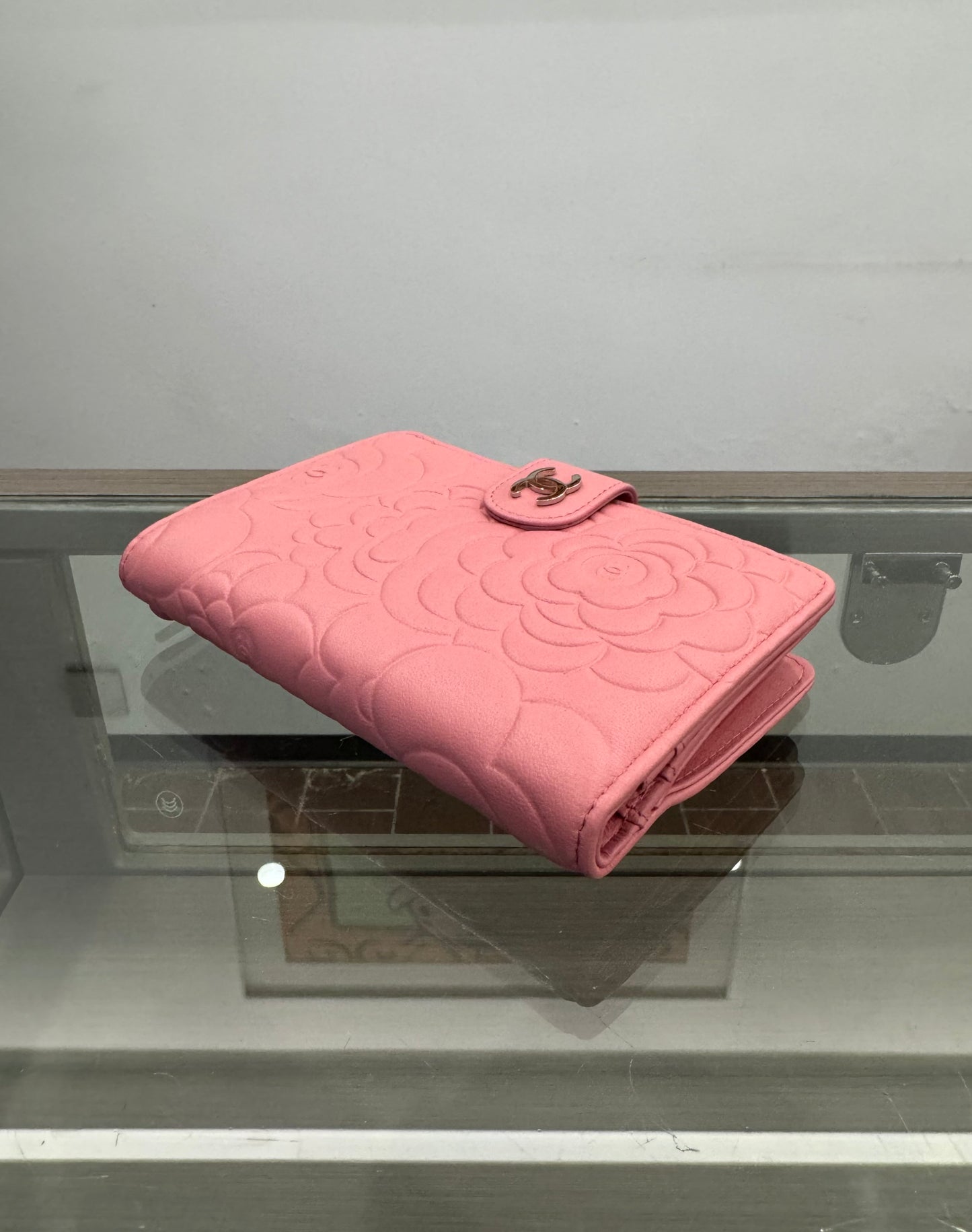 Chanel - Camellia Tri-Fold Wallet - Leather - Pink - (Small)