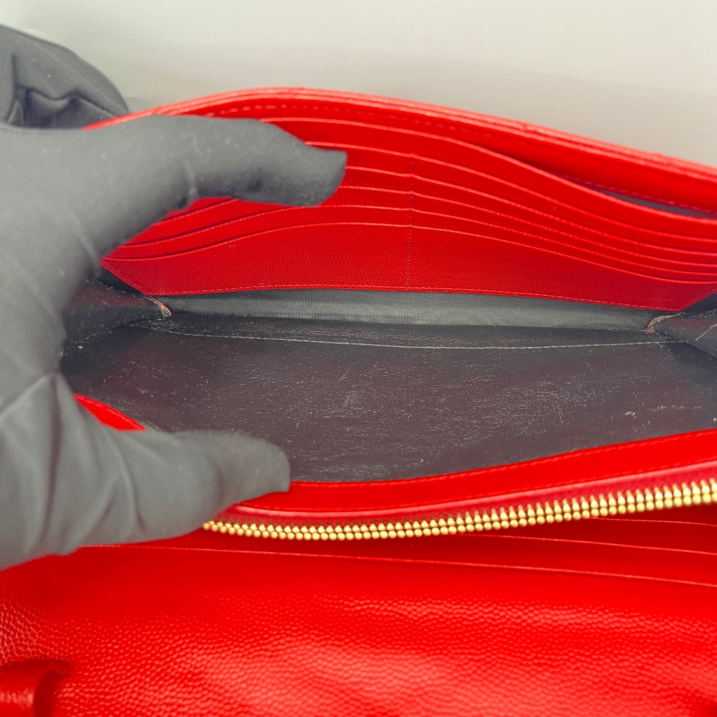 Saint Laurent - Monogram Envelope Bag - Grain de Poudre embossed leather - Red - (medium)