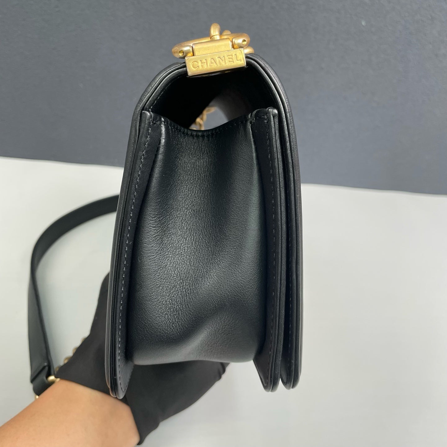 Chanel - Boy Chanel Medium Flap Bag - Lambskin leather - Black - (Medium)