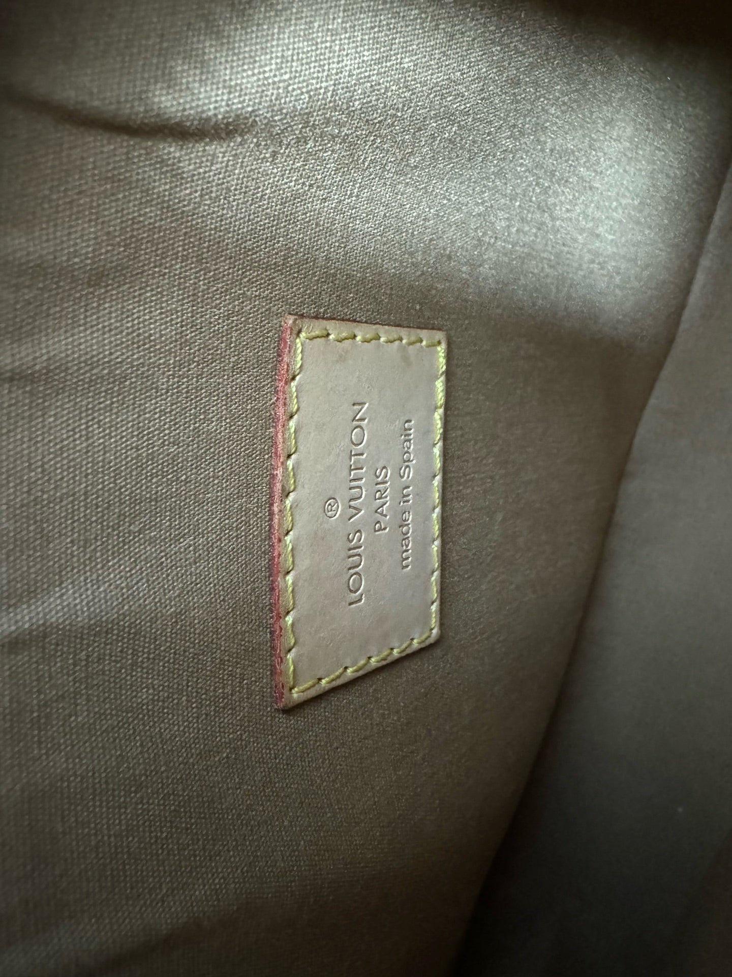 Louis Vuitton - Pochette Accessoires - Patent leather - Golden Yellow with natural Vachetta leather trim - (small)