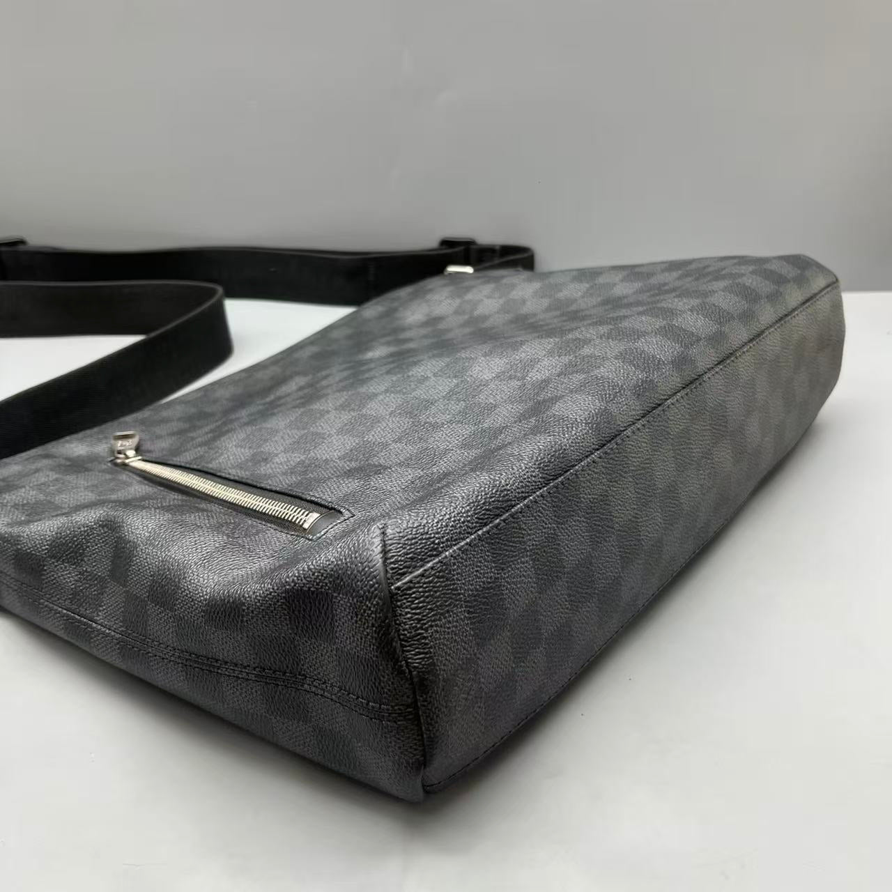 Louis Vuitton - Mick Messenger Bag - Damier Graphite Canvas with leather trim - Black - (Large)