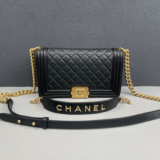 Chanel - Boy Chanel Medium Flap Bag - Lambskin leather - Black - (Medium)