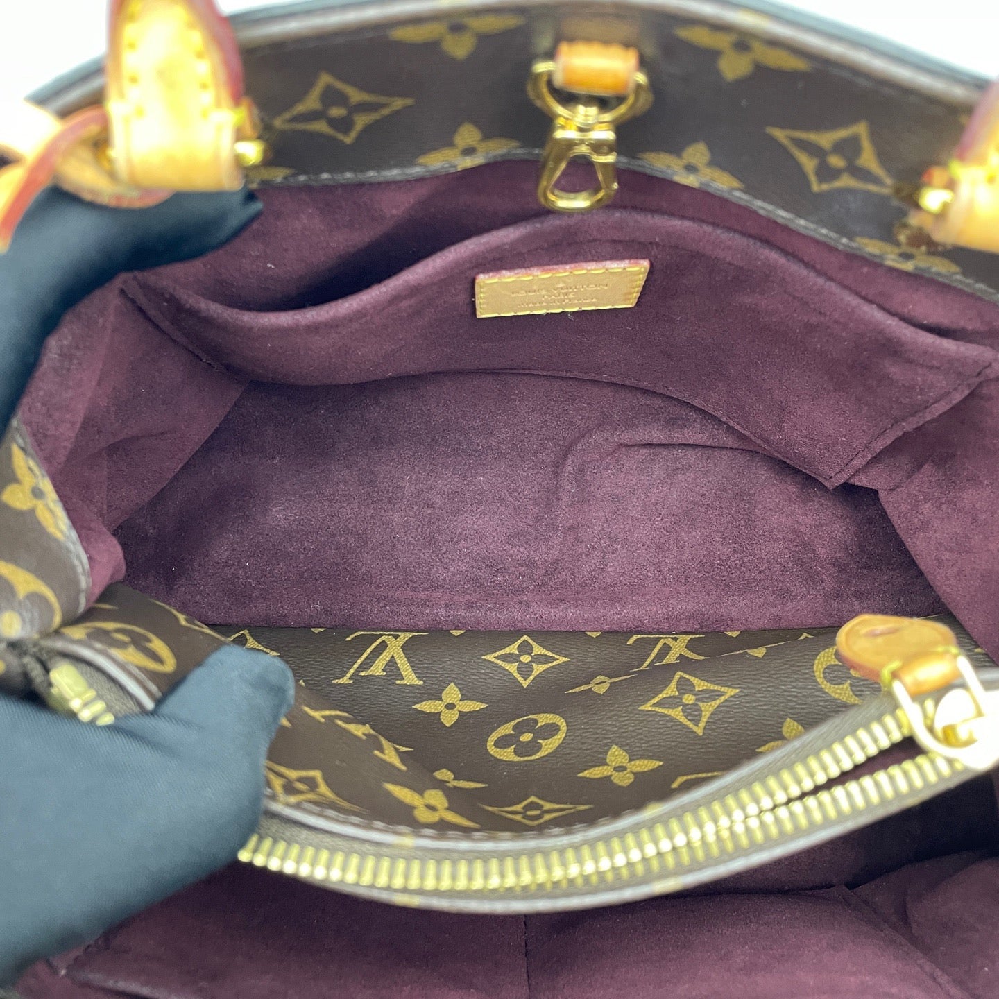 Louis Vuitton - Montaigne BB Monogram - Monogram coated canvas with natural Vachetta leather trim - Brown - (small)