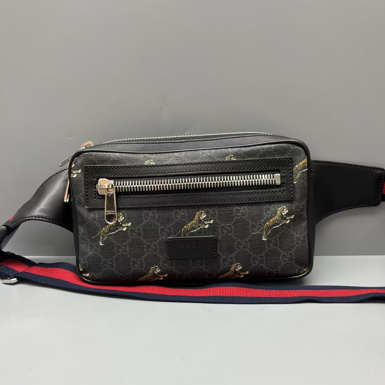 Gucci - GG Supreme Belt Bag with Tiger Print - GG Supreme canvas with leather trim - Black - (small)
